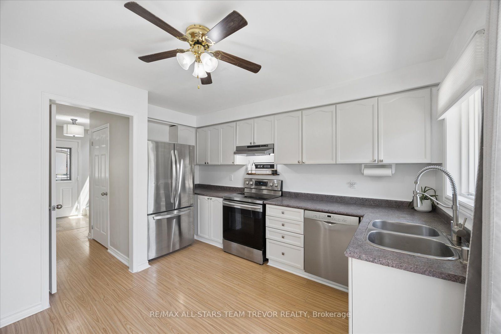 98 Carrick Avenue, Georgina, ON L4P 3R6 photo 2
