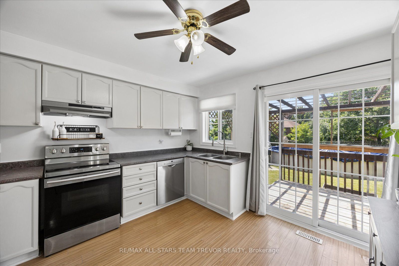 98 Carrick Avenue, Georgina, ON L4P 3R6 photo 4