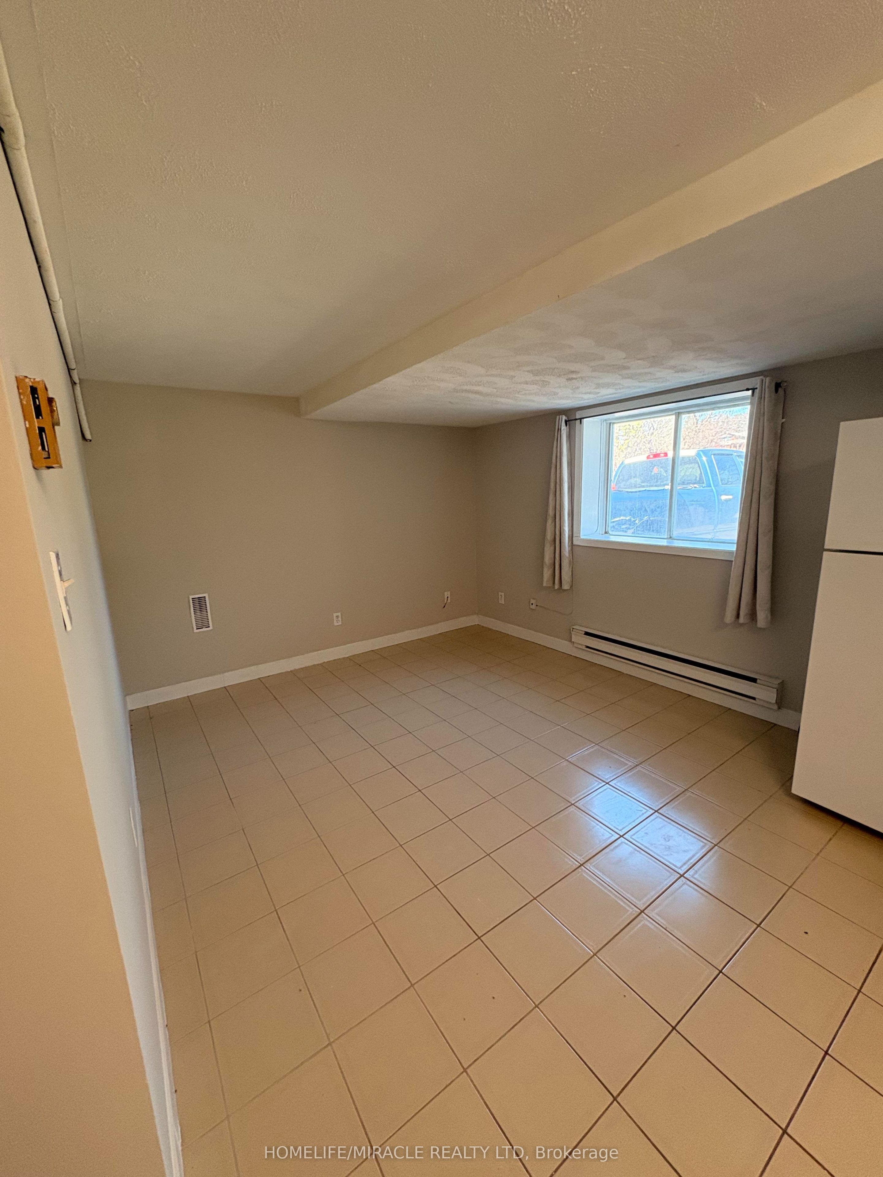 1571 19th Avenue 2, Richmond Hill, ON L4S 1N7 photo 2