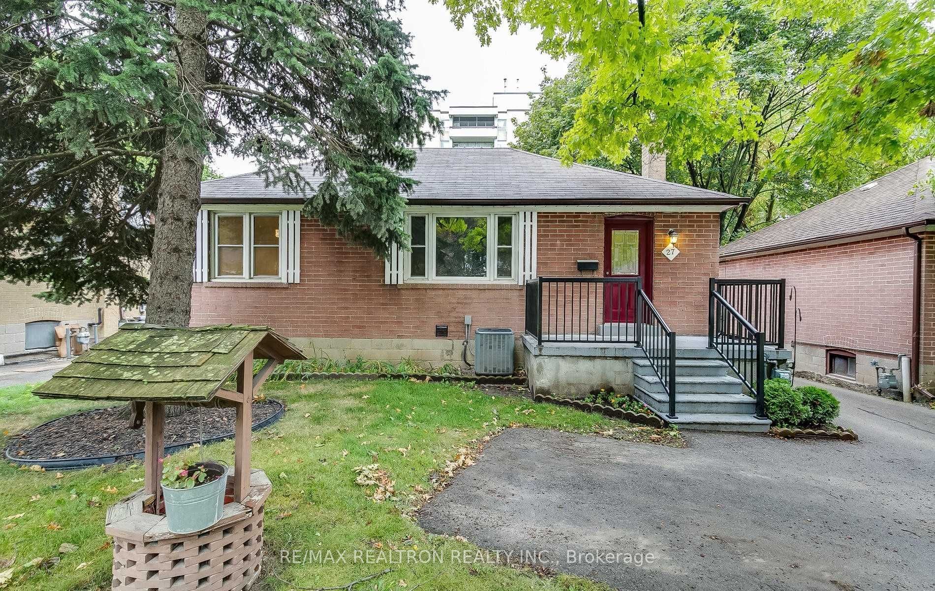 27 Highland Park, Markham, ON L3T 1B2
