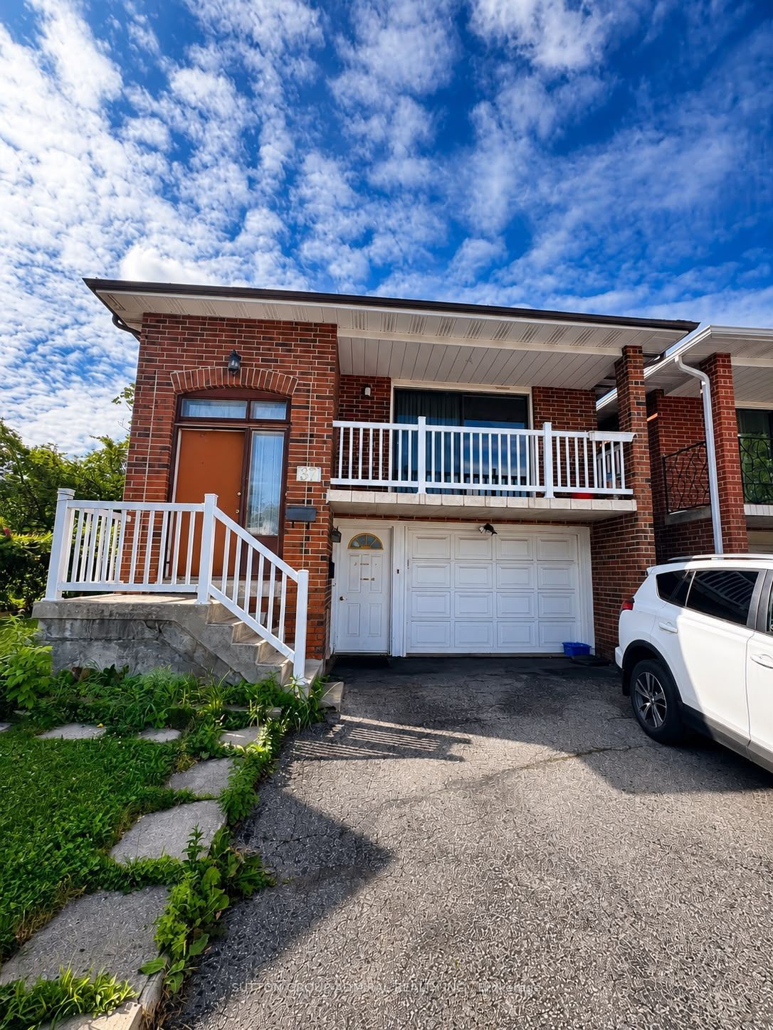 37 Royal Colwood Court Upper Level, Vaughan, ON L4K 2J3