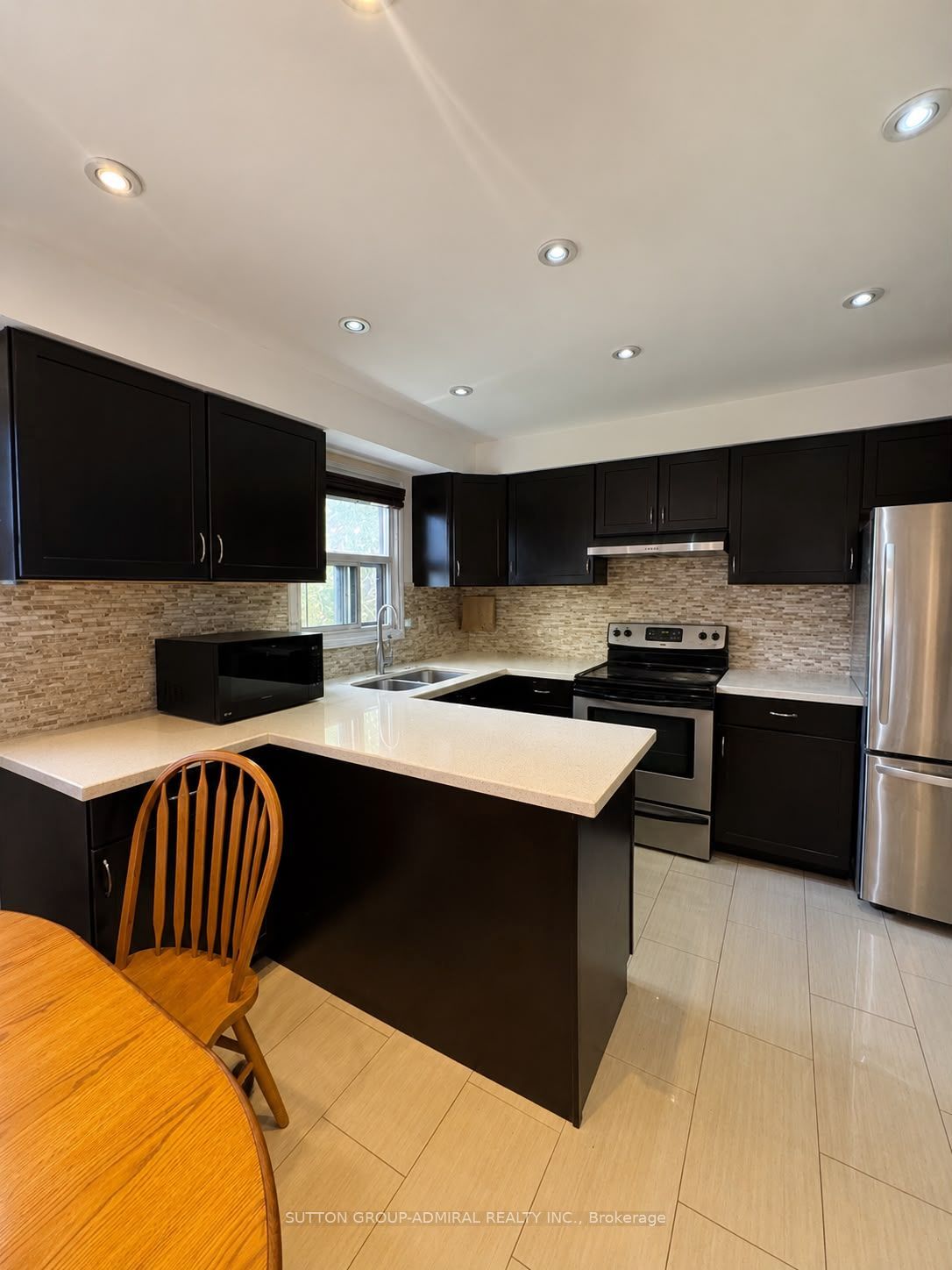 37 Royal Colwood Court Upper Level, Vaughan, ON L4K 2J3 photo 3