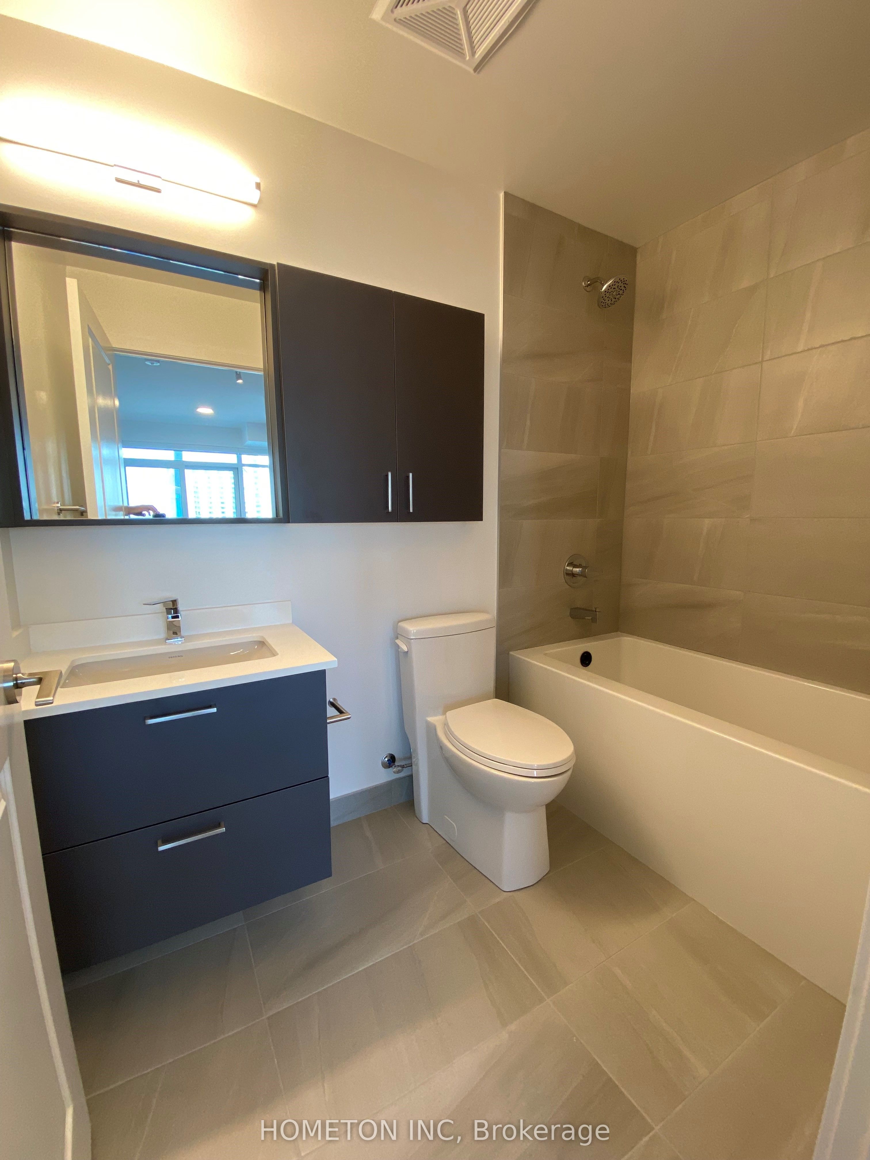 50 Upper Mall Way B528, Vaughan, ON L4J 0L8 photo 4