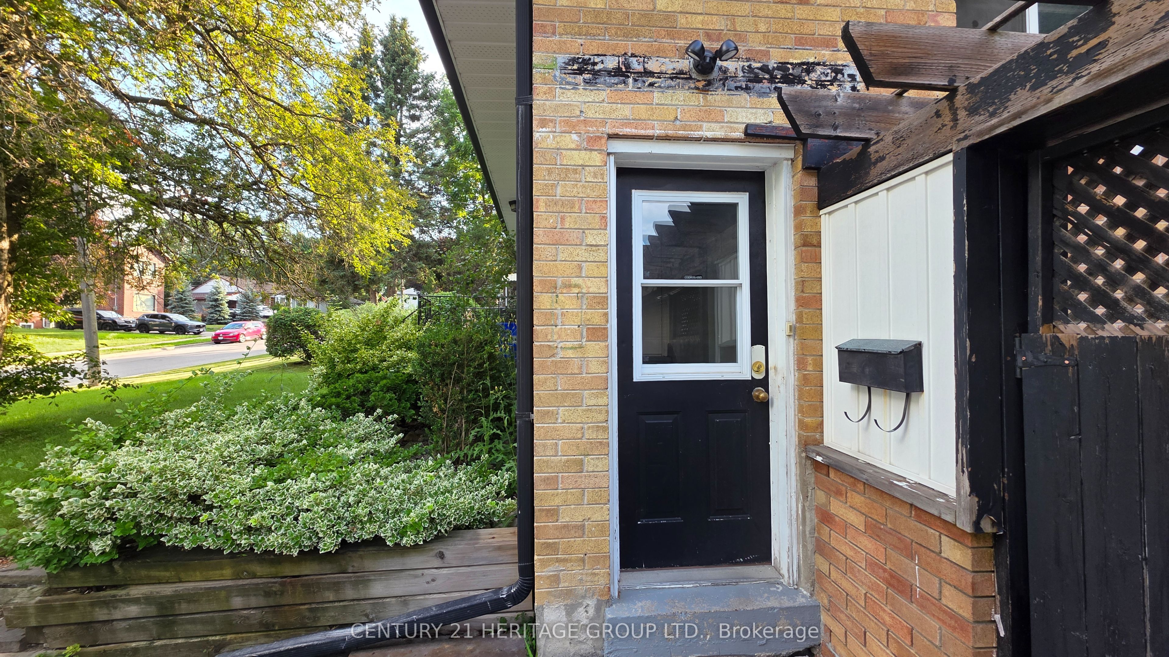 83 Monkswood Crescent Bsmnt, Newmarket, ON L3Y 2J9 photo 4
