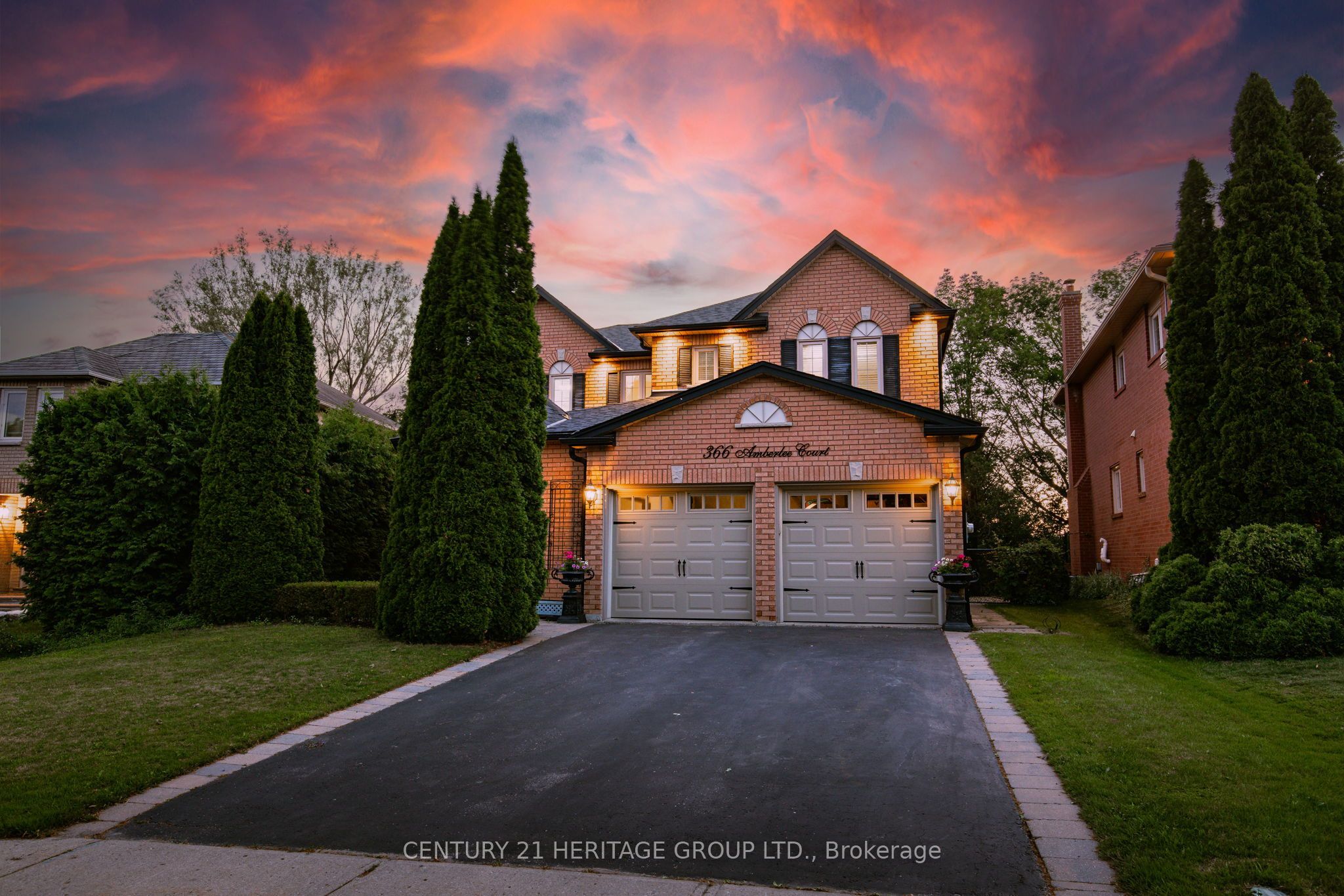 366 Amberlee Court, Newmarket, ON L3X 1E7 photo 2