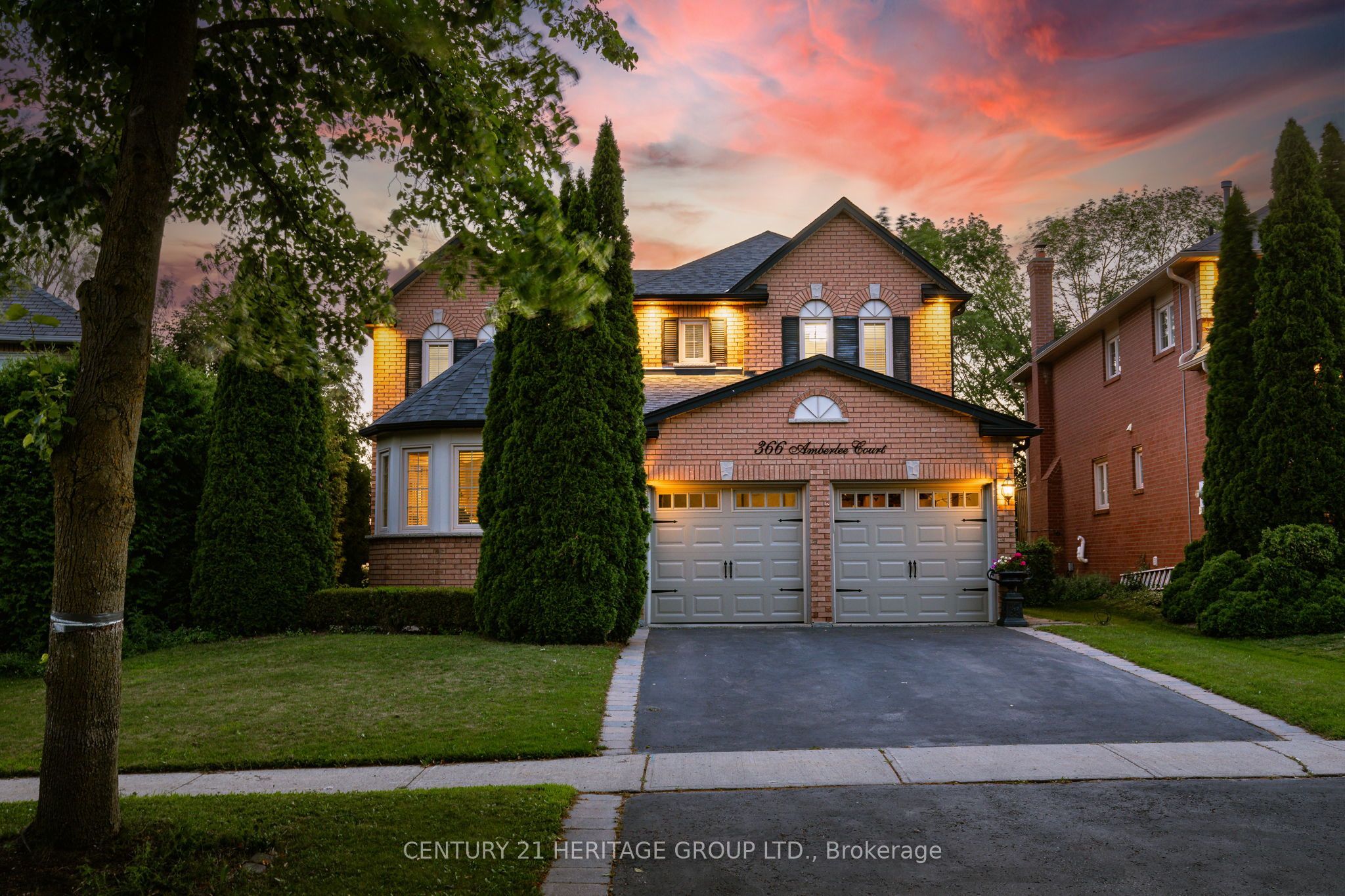366 Amberlee Court, Newmarket, ON L3X 1E7 photo 3