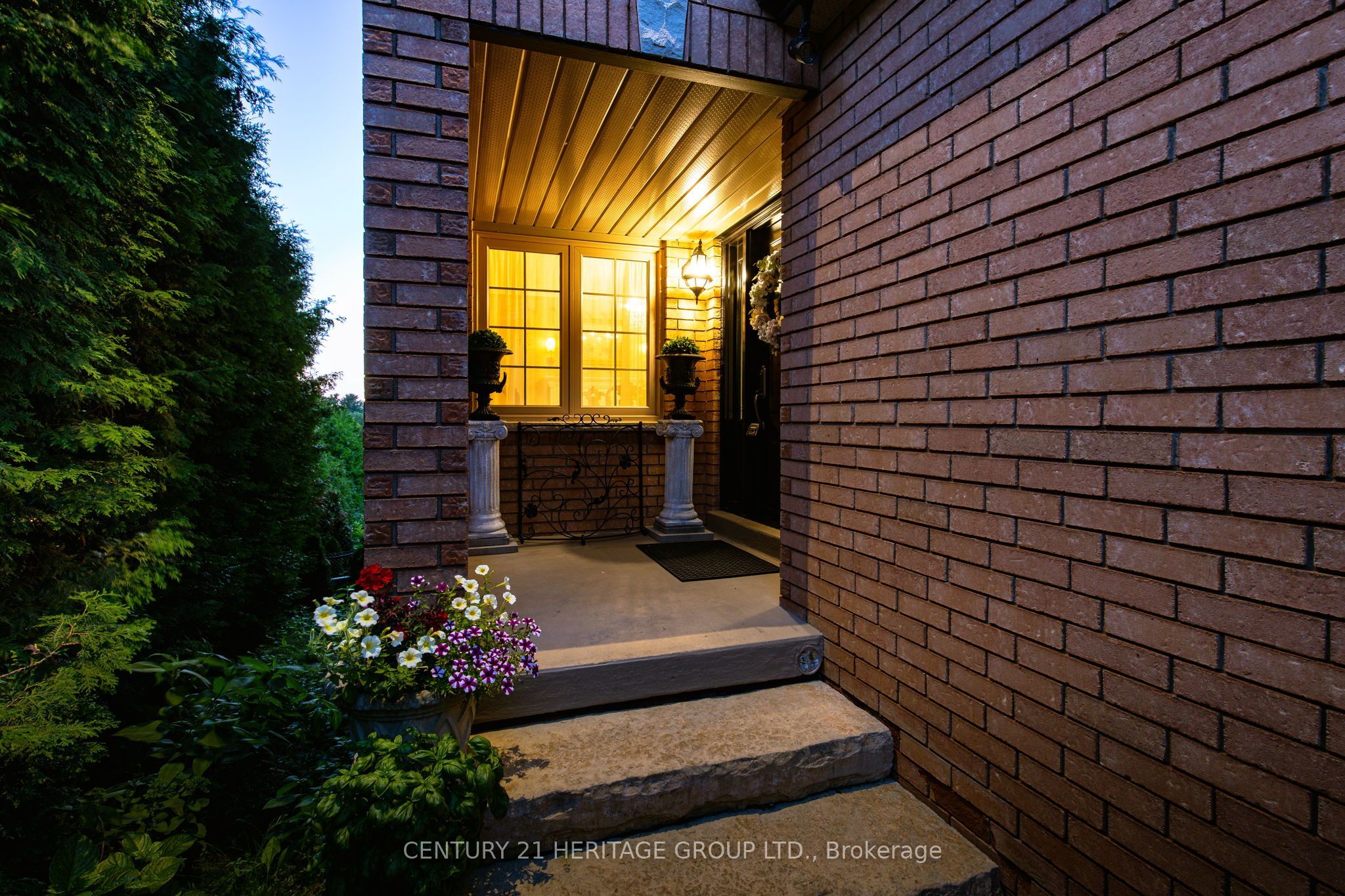 366 Amberlee Court, Newmarket, ON L3X 1E7 photo 4
