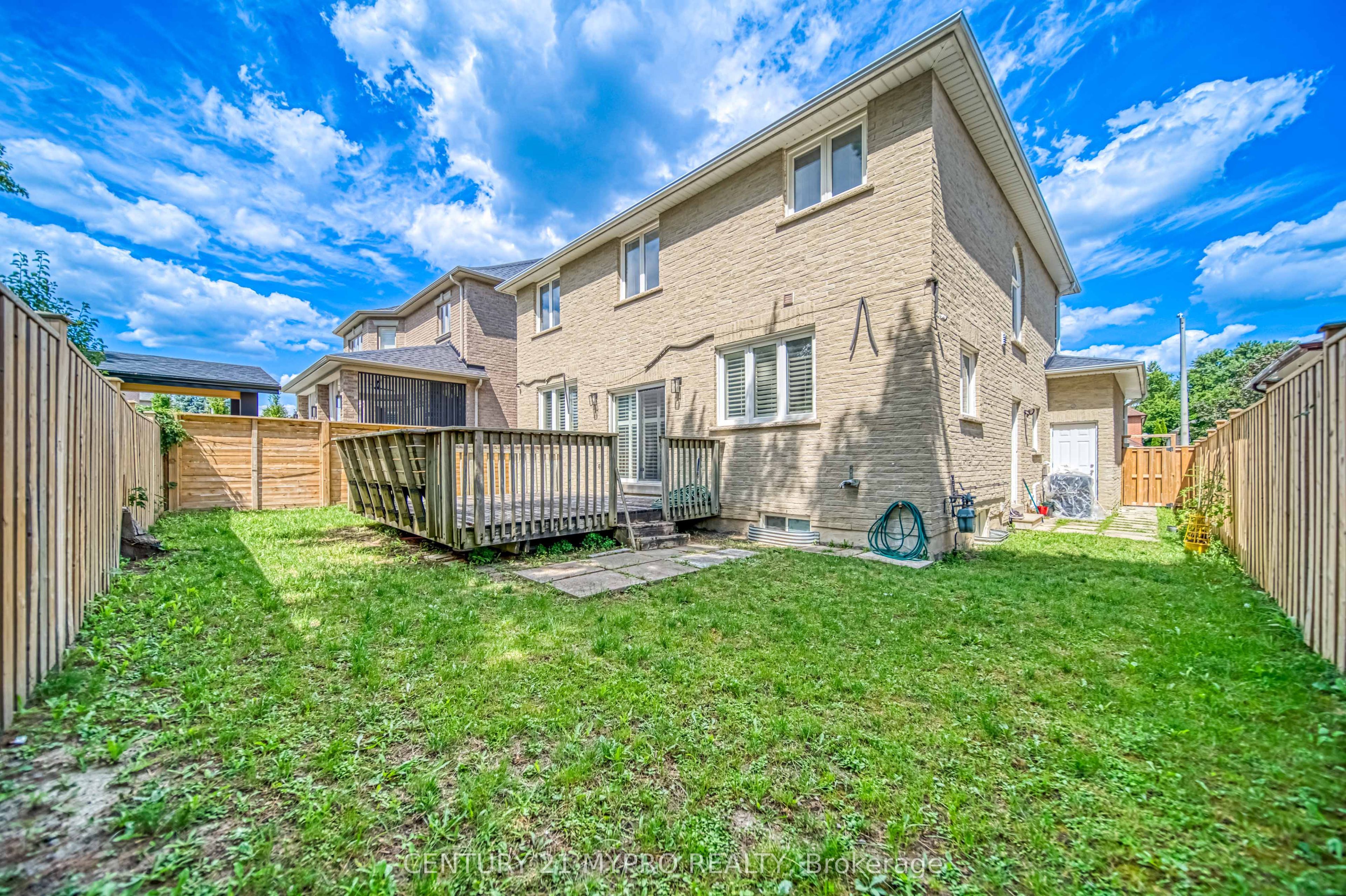 98 Leyburn Avenue, Richmond Hill, ON L4C 0J6 photo 2