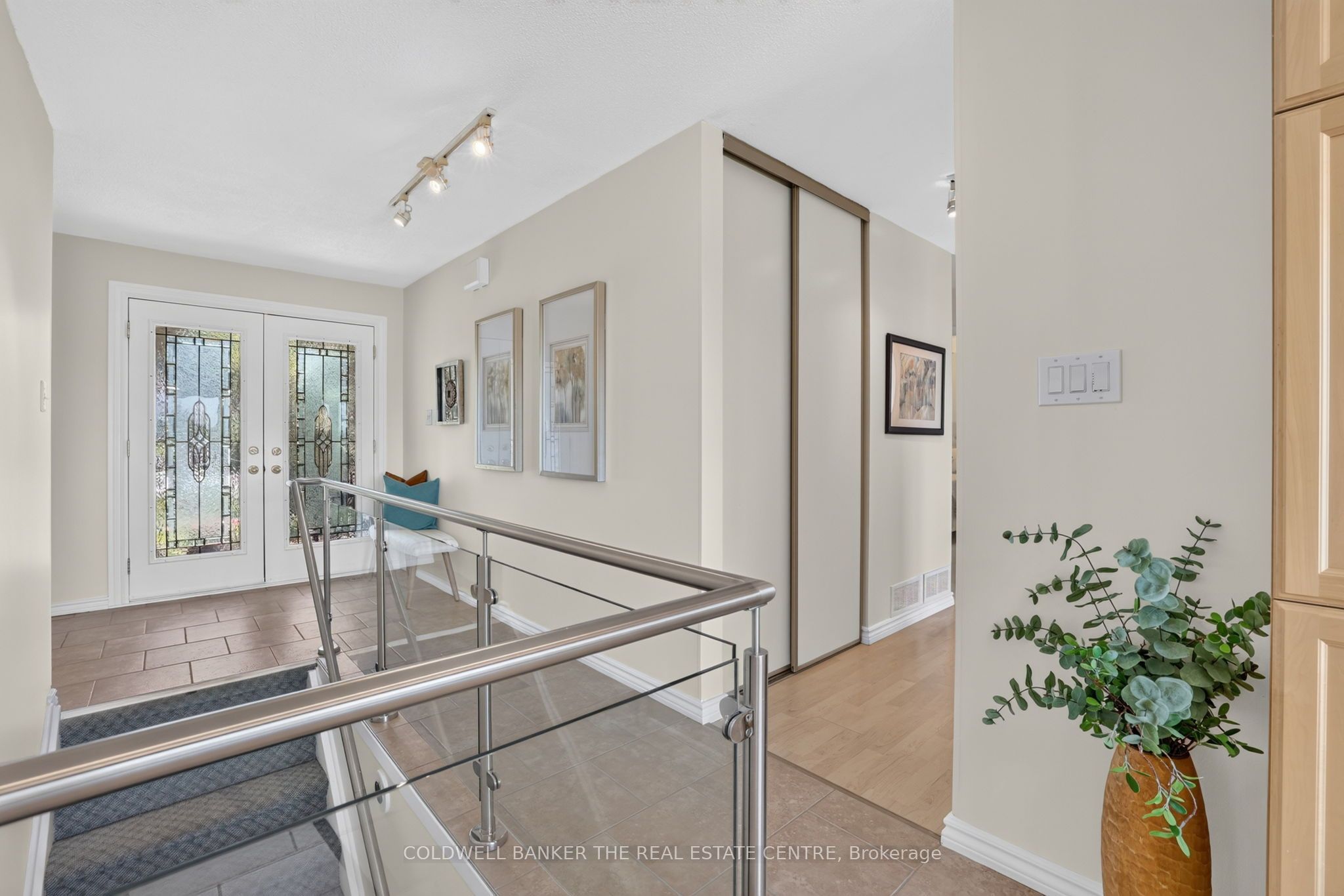 16 Hi View Drive, East Gwillimbury, ON L0G 1M0 photo 5