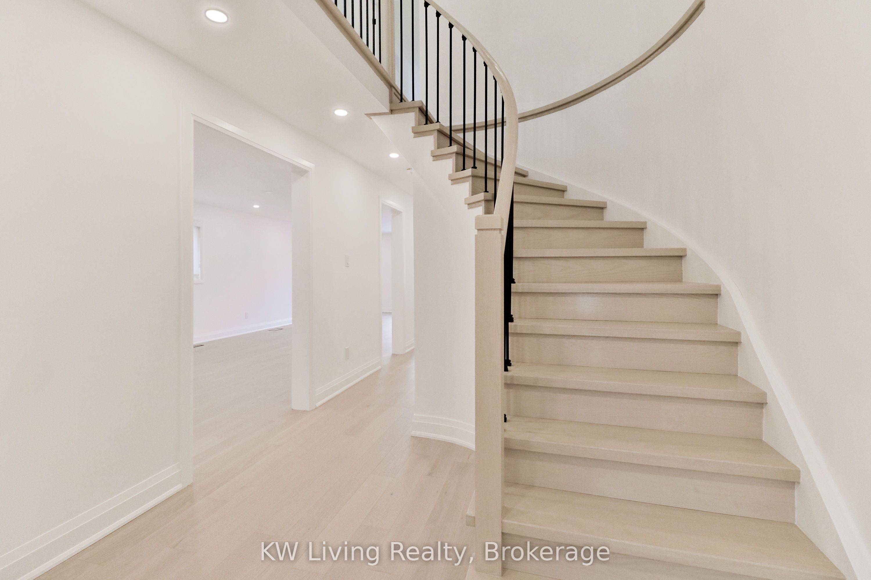 105 Chloe Crescent, Markham, ON L3S 2H9 photo 3
