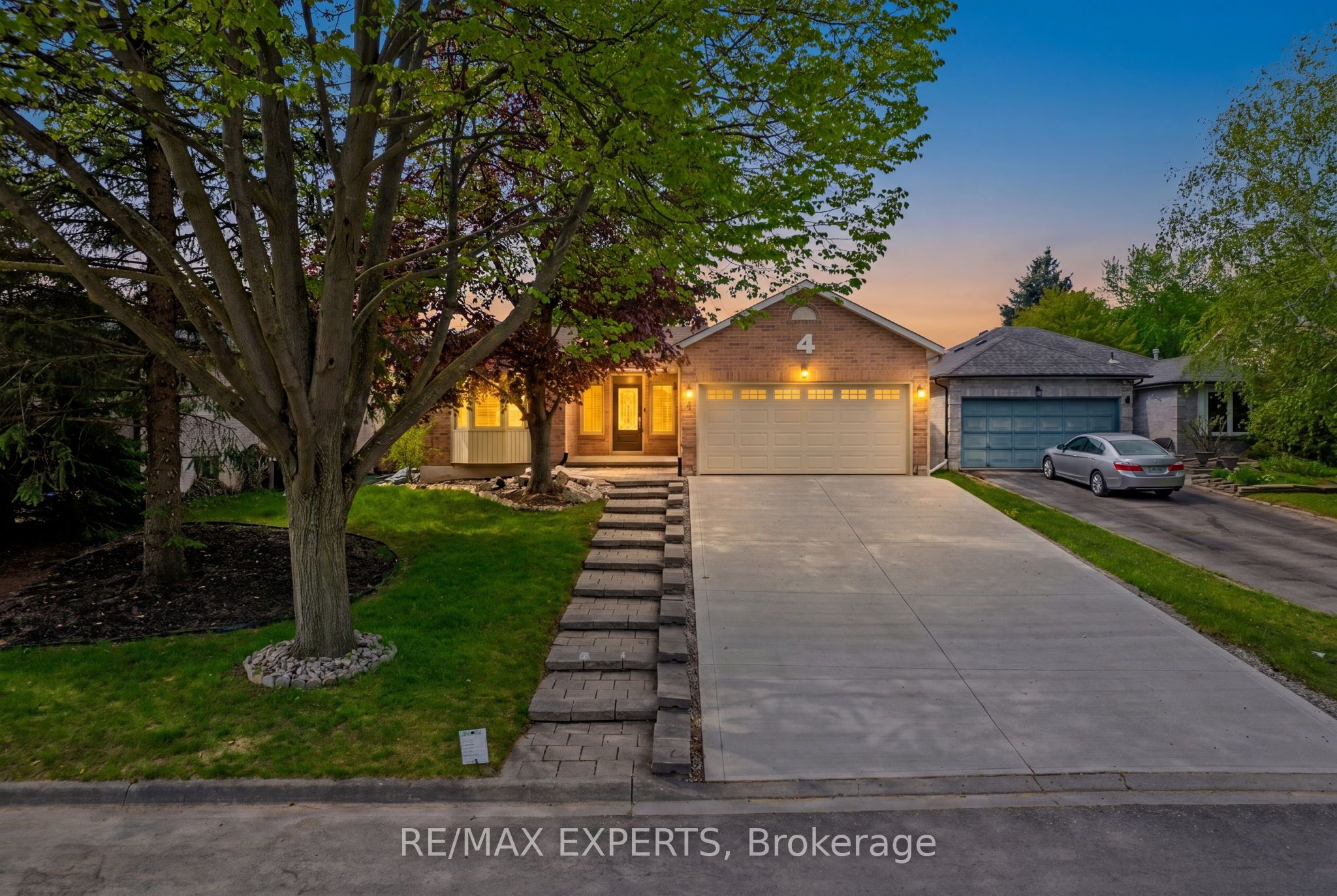 4 Willis Drive, New Tecumseth, ON L9R 1M4