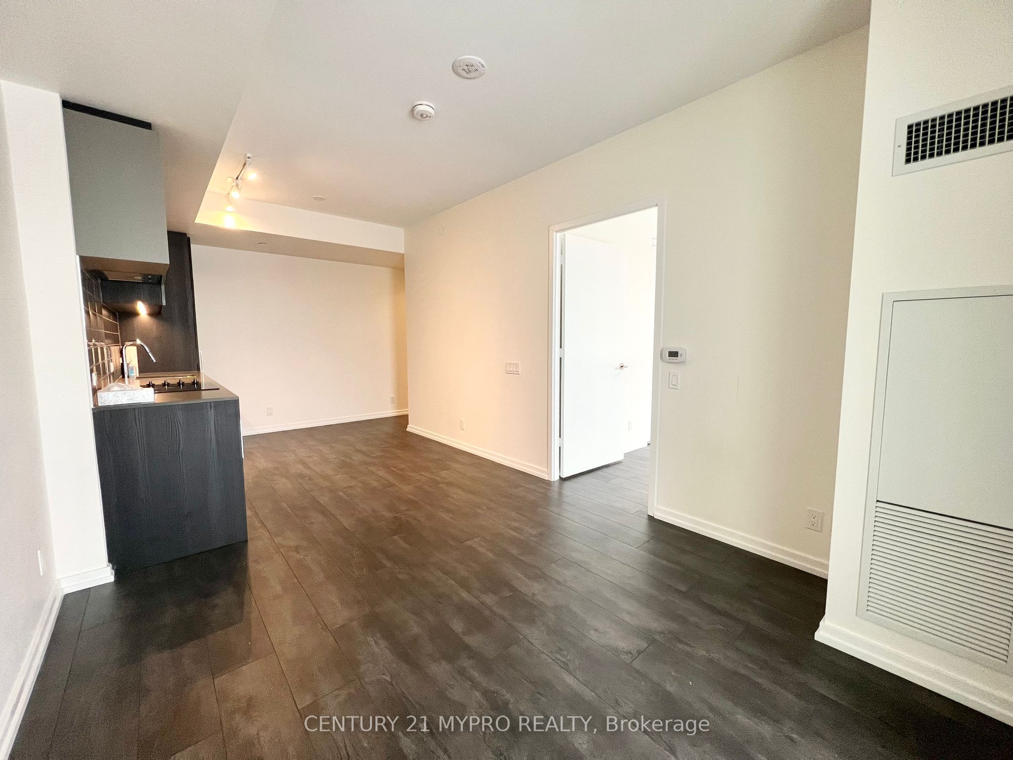 1000 Portage Parkway 1202, Vaughan, ON L4K 0L1 photo 4