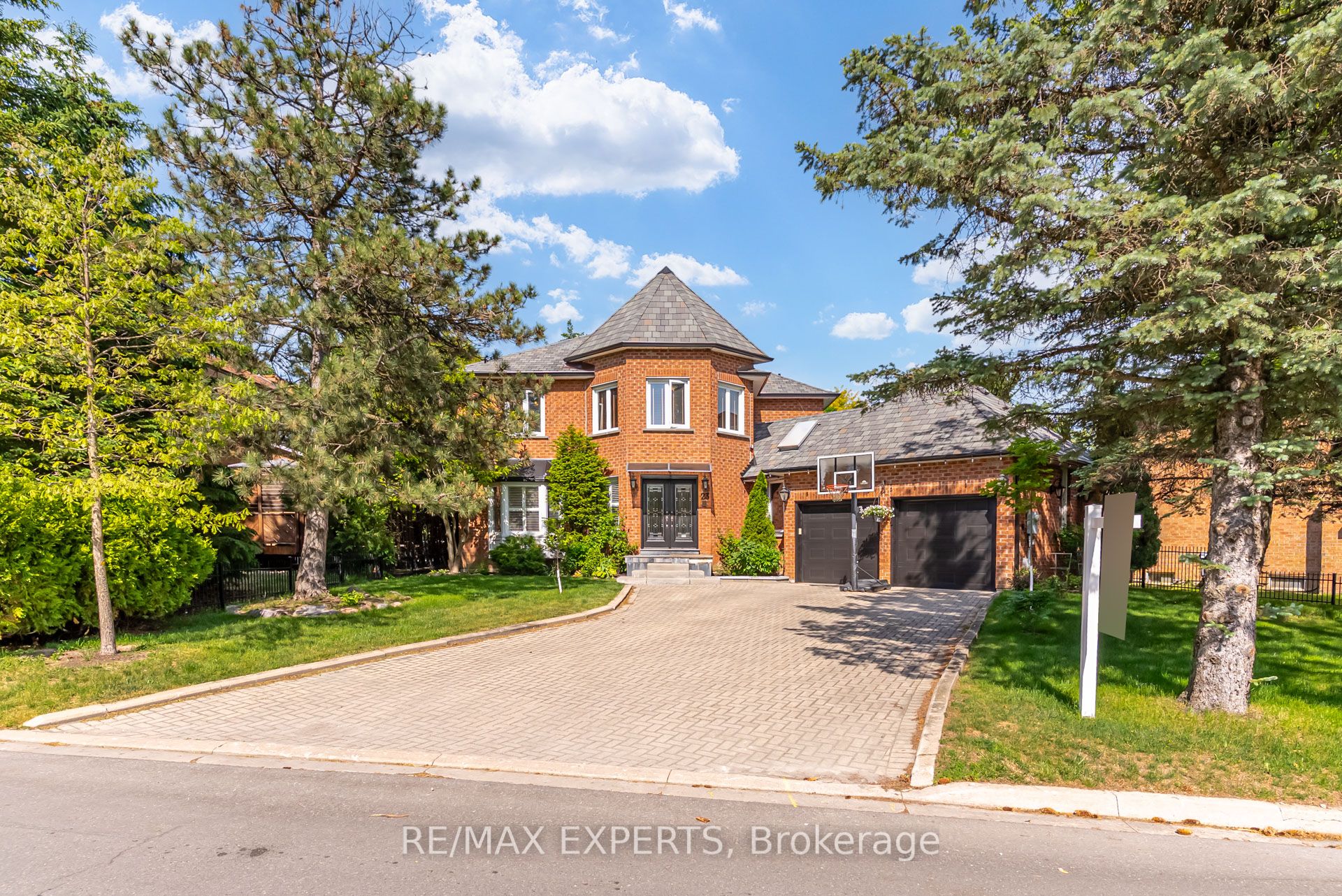 23 Bloomfield Trail, Richmond Hill, ON L4E 2J7 photo 2