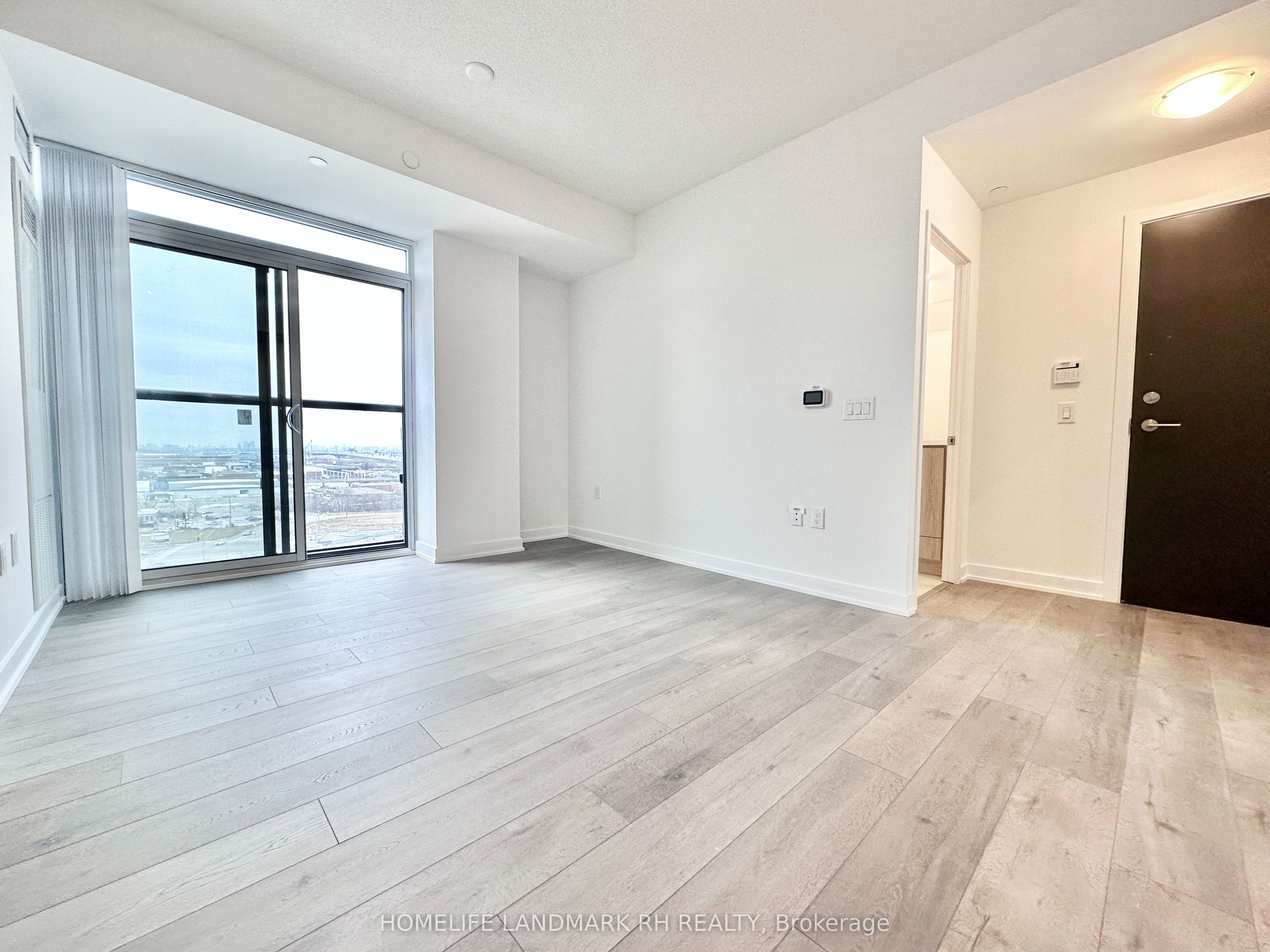 38 Honeycrisp Crescent 1510, Vaughan, ON L4K 0M8 photo 4