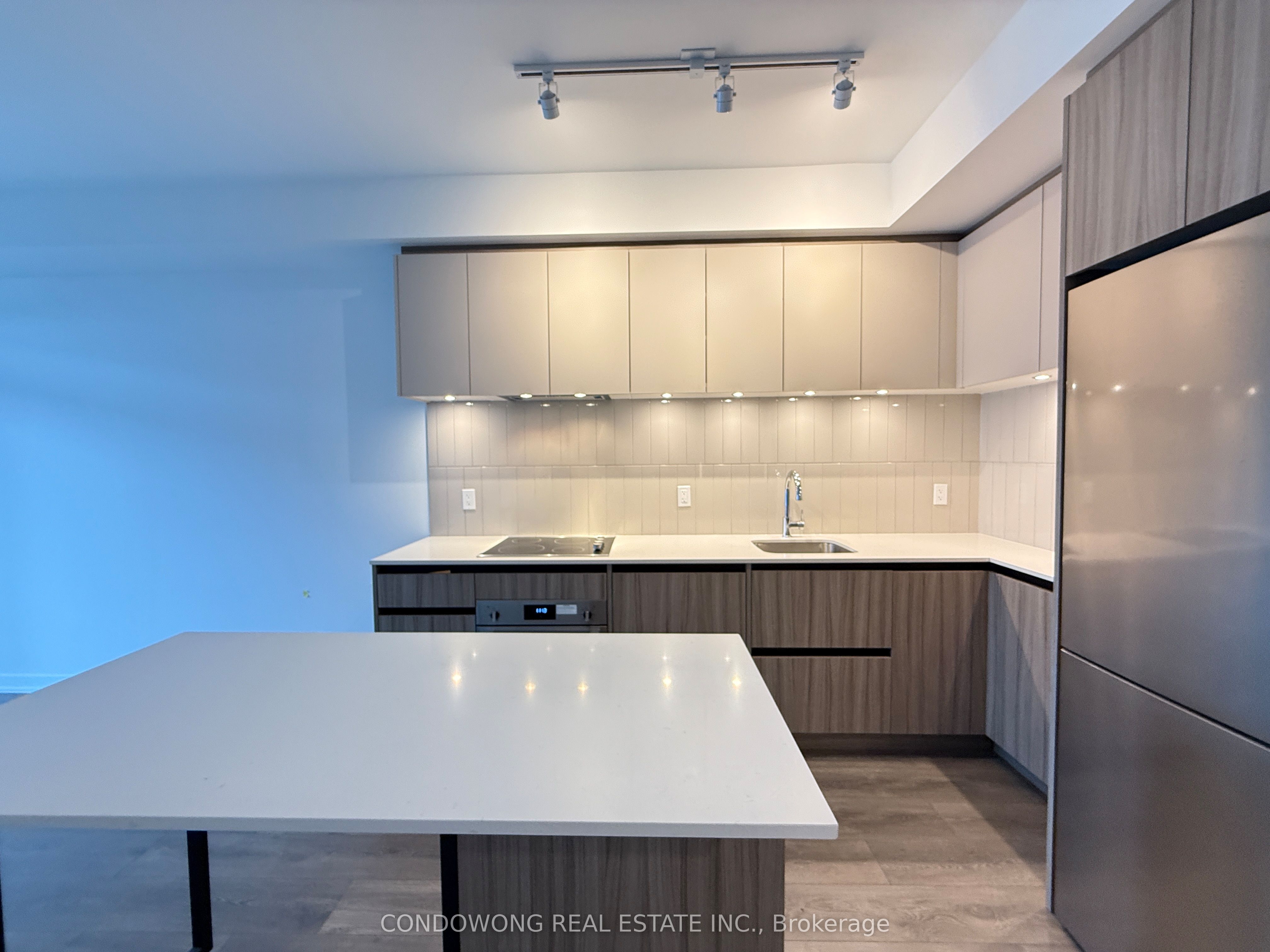7950 Bathurst Street 1121, Vaughan, ON L4J 0L4 photo 2