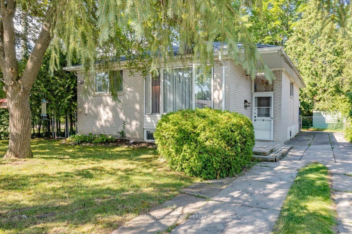 2 Corbett Crescent, Aurora, ON L4G 2G1
