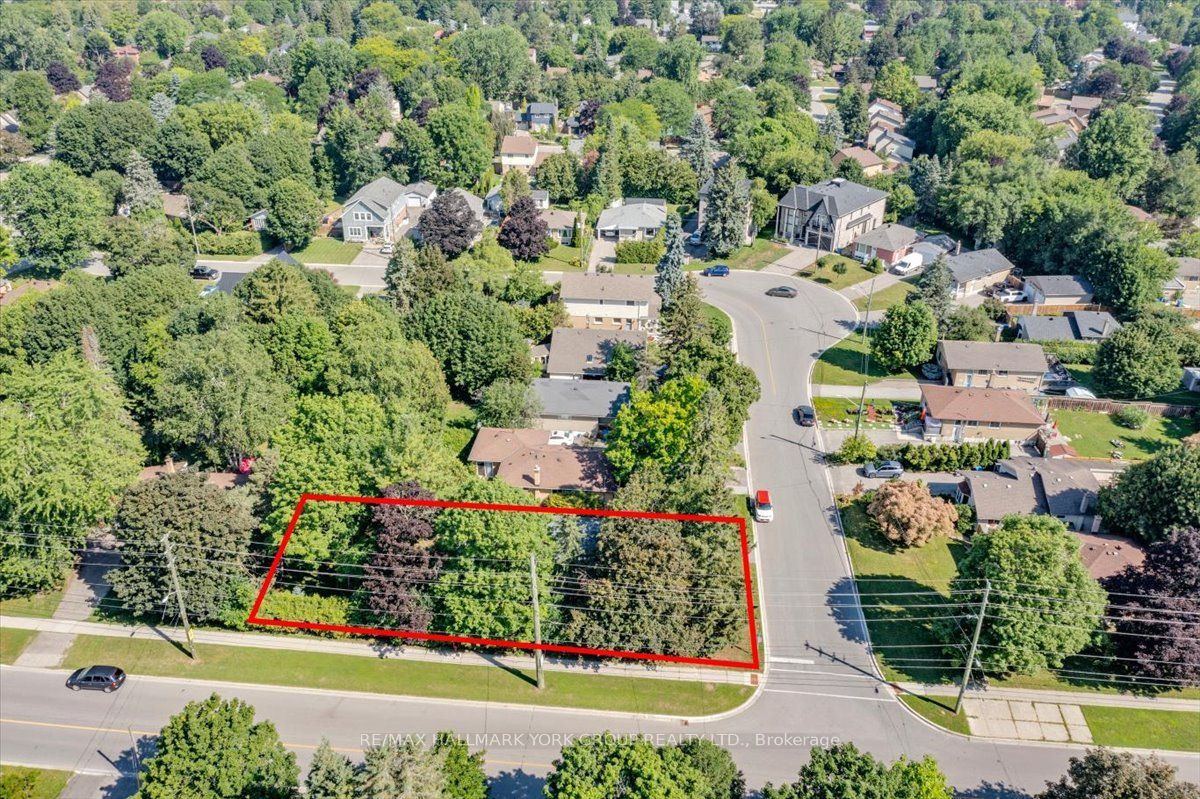 2 Corbett Crescent, Aurora, ON L4G 2G1 photo 2
