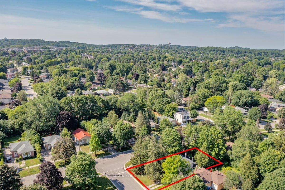 2 Corbett Crescent, Aurora, ON L4G 2G1 photo 4