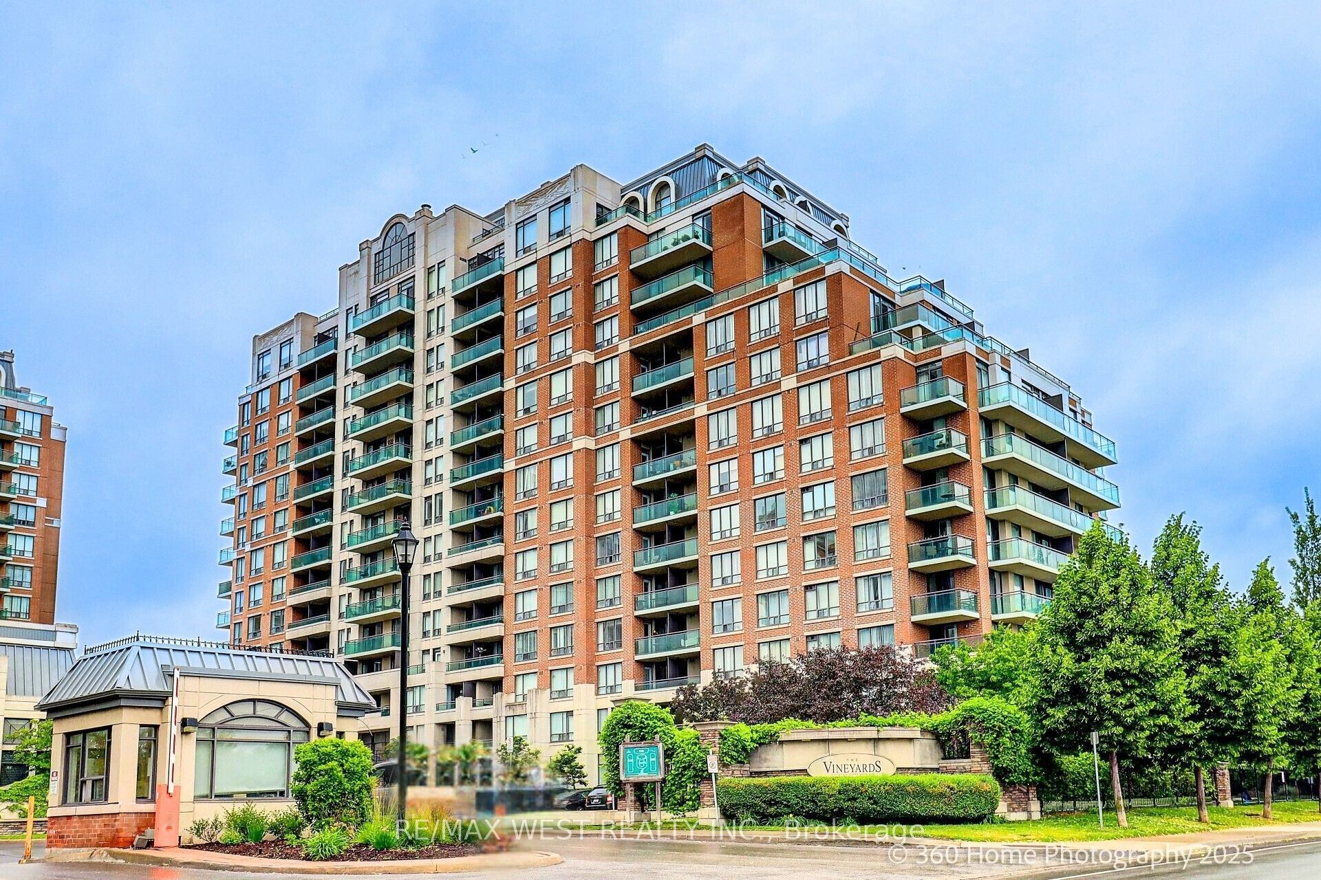 350 Red Maple Road 814, Richmond Hill, ON L4C 0T5