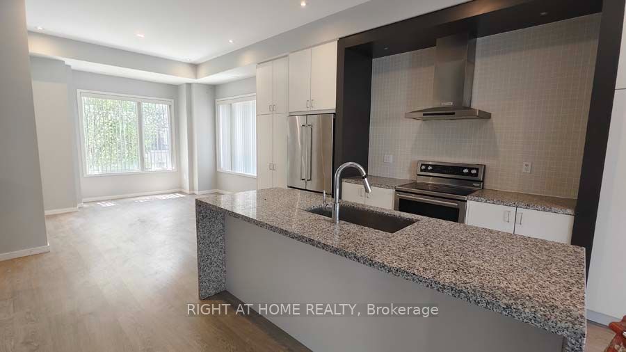 42 Ambler Lane, Richmond Hill, ON L4C 3N8 photo 3
