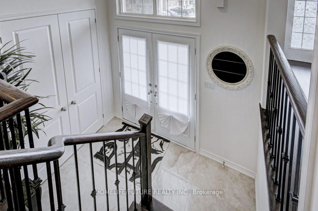 58 Ridge Gate Crescent, East Gwillimbury, ON L0G 1M0 photo 4
