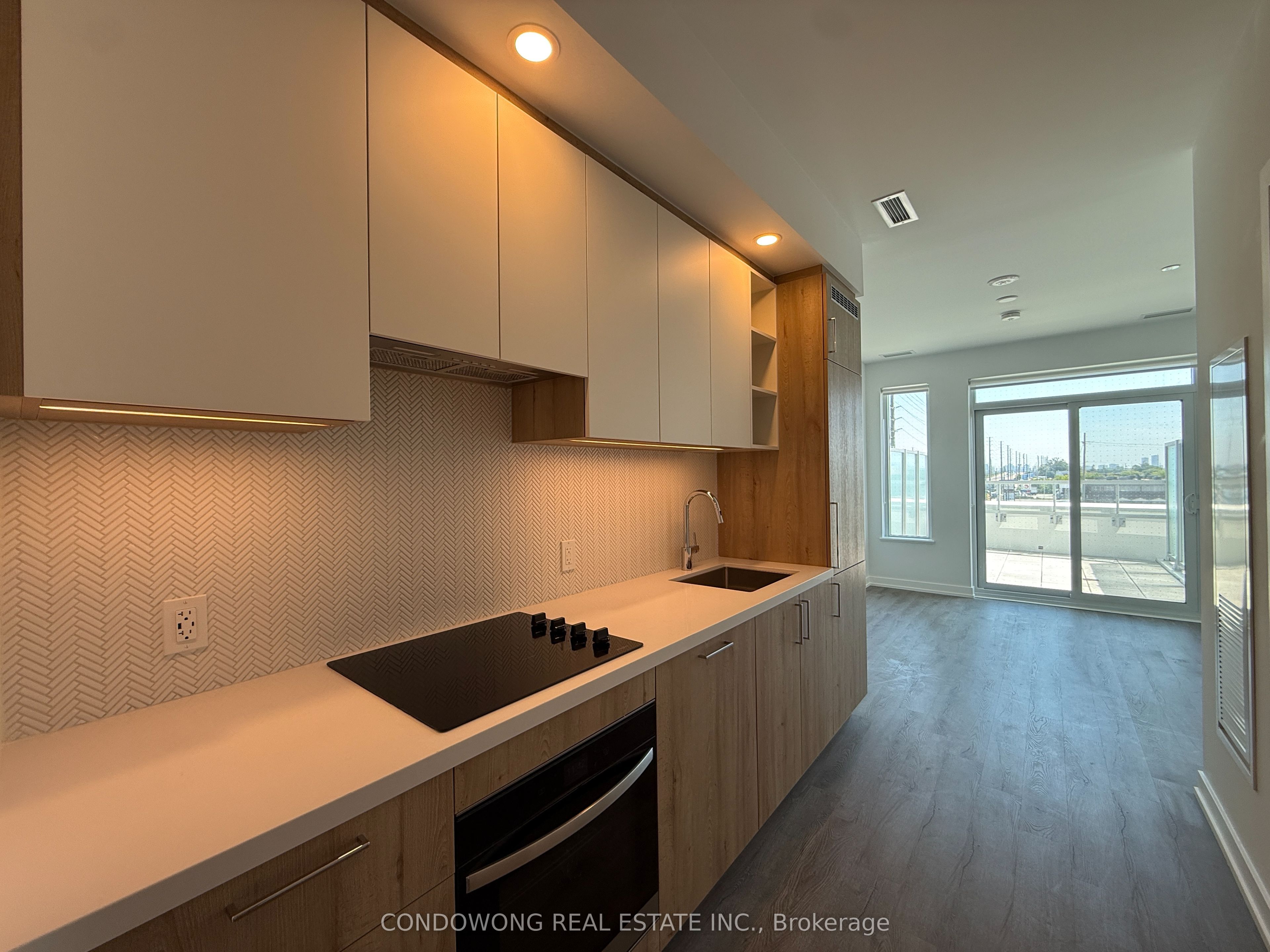 5 Meadowdale Road 305, Vaughan, ON L4K 1W2 photo 2