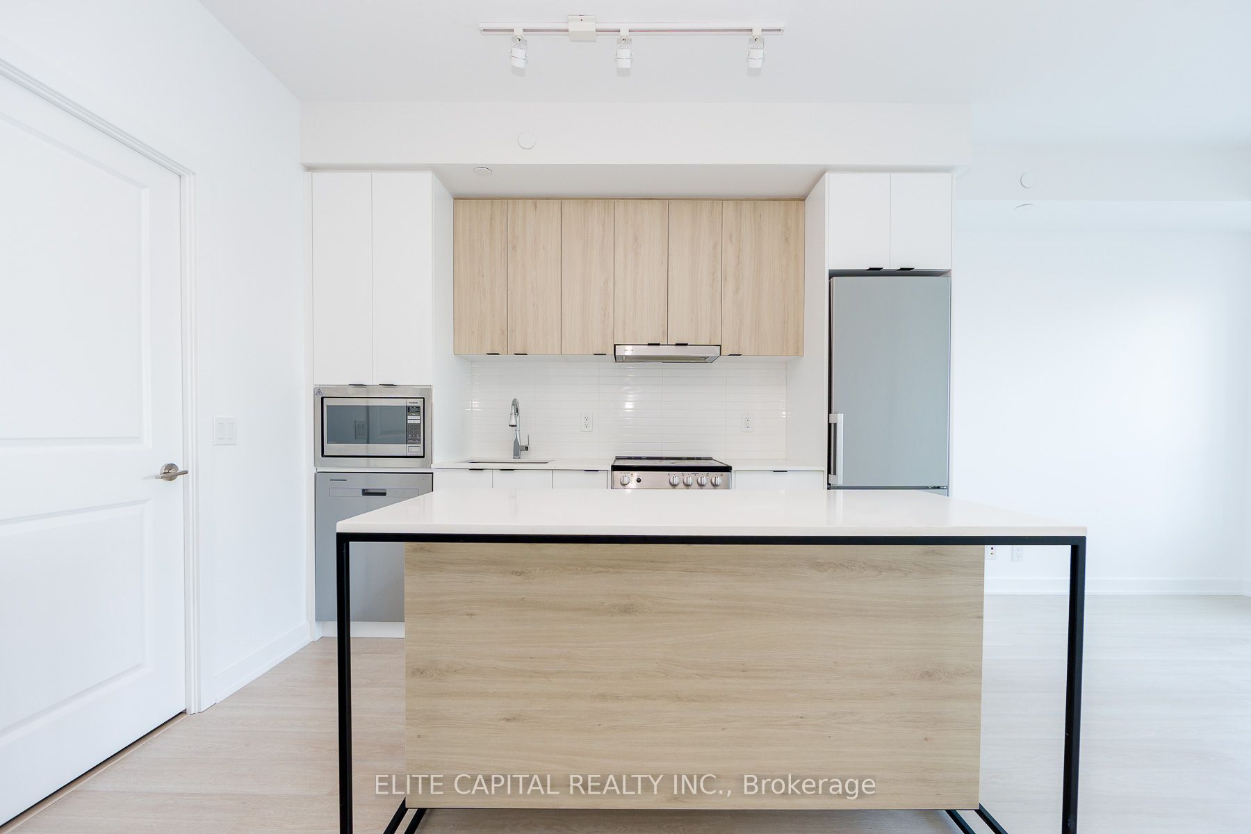 50 Upper Mall Way 428, Vaughan, ON L4J 0L8 photo 4
