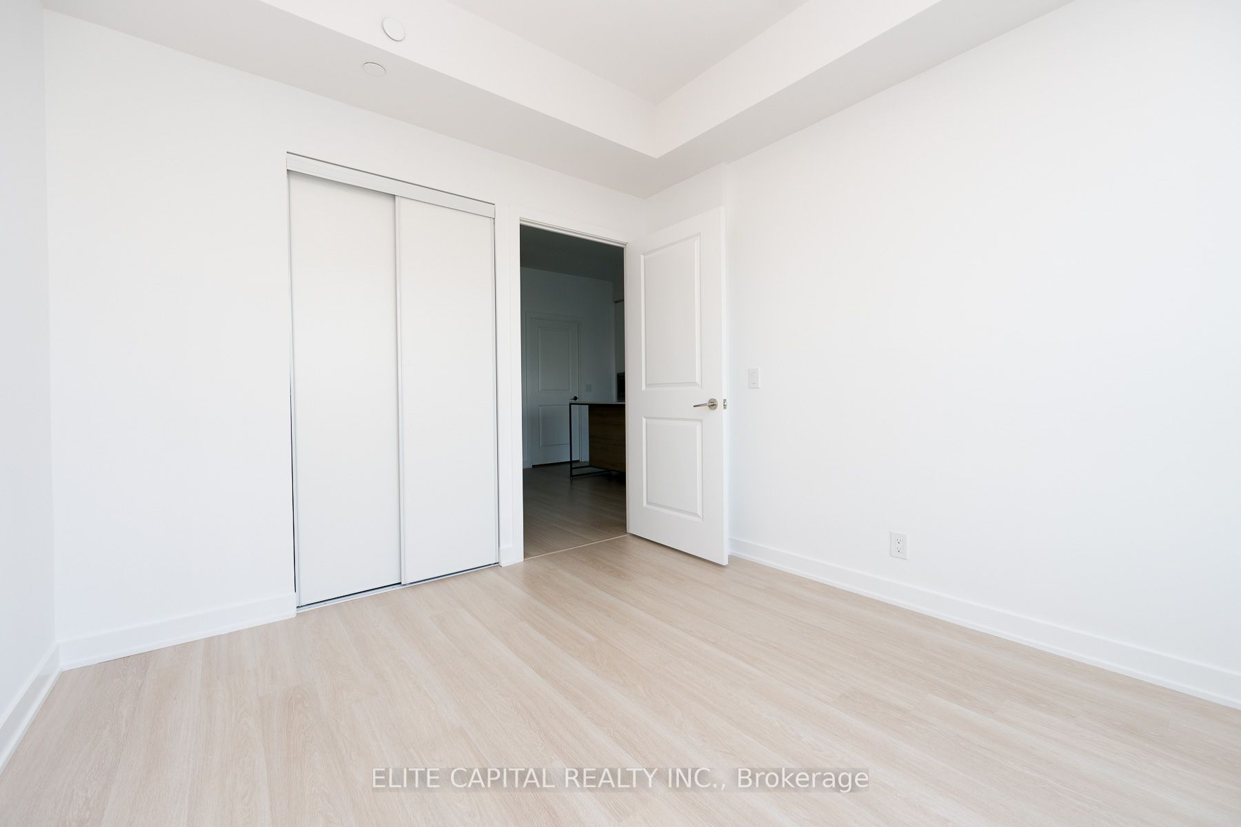 50 Upper Mall Way 428, Vaughan, ON L4J 0L8 photo 5
