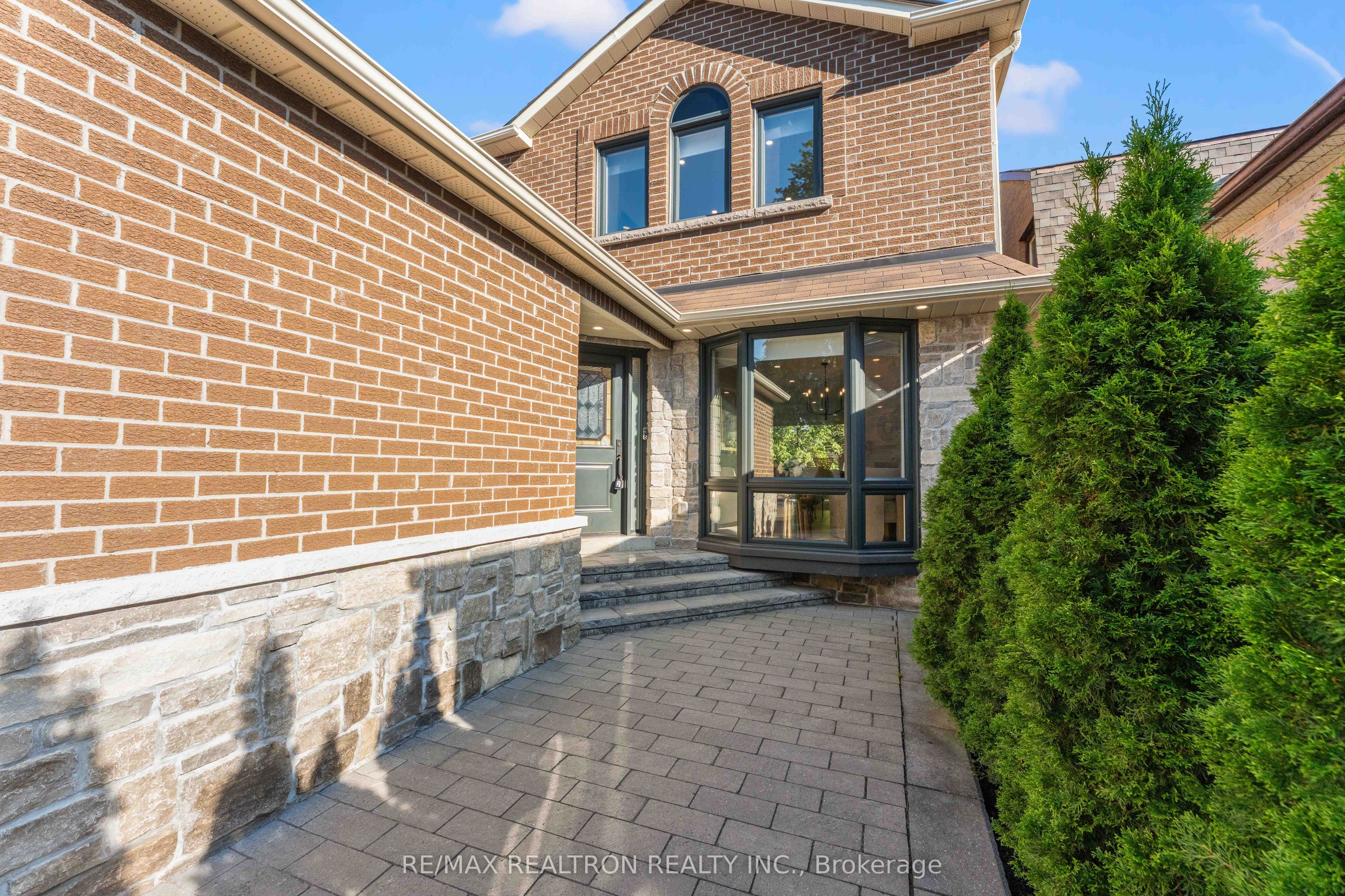 106 Roseborough Crescent, Vaughan, ON L4J 4T9 photo 3