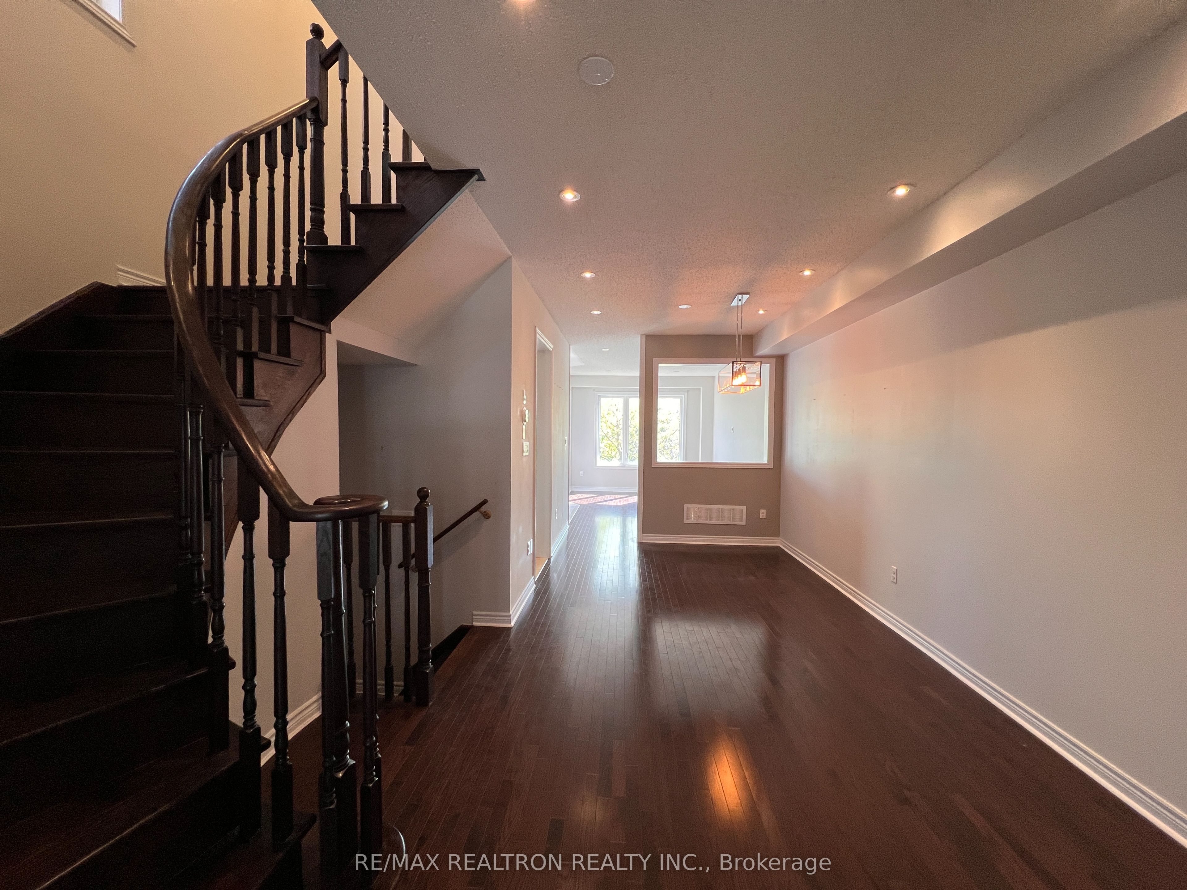 31 Napanee Street, Richmond Hill, ON L4E 0X3 photo 3