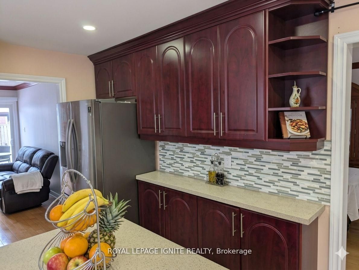 98 Chloe Crescent, Markham, ON L3S 2H7 photo 3