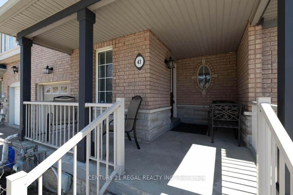 43 Waterton Crescent, Richmond Hill, ON L4B 4L2 photo 3
