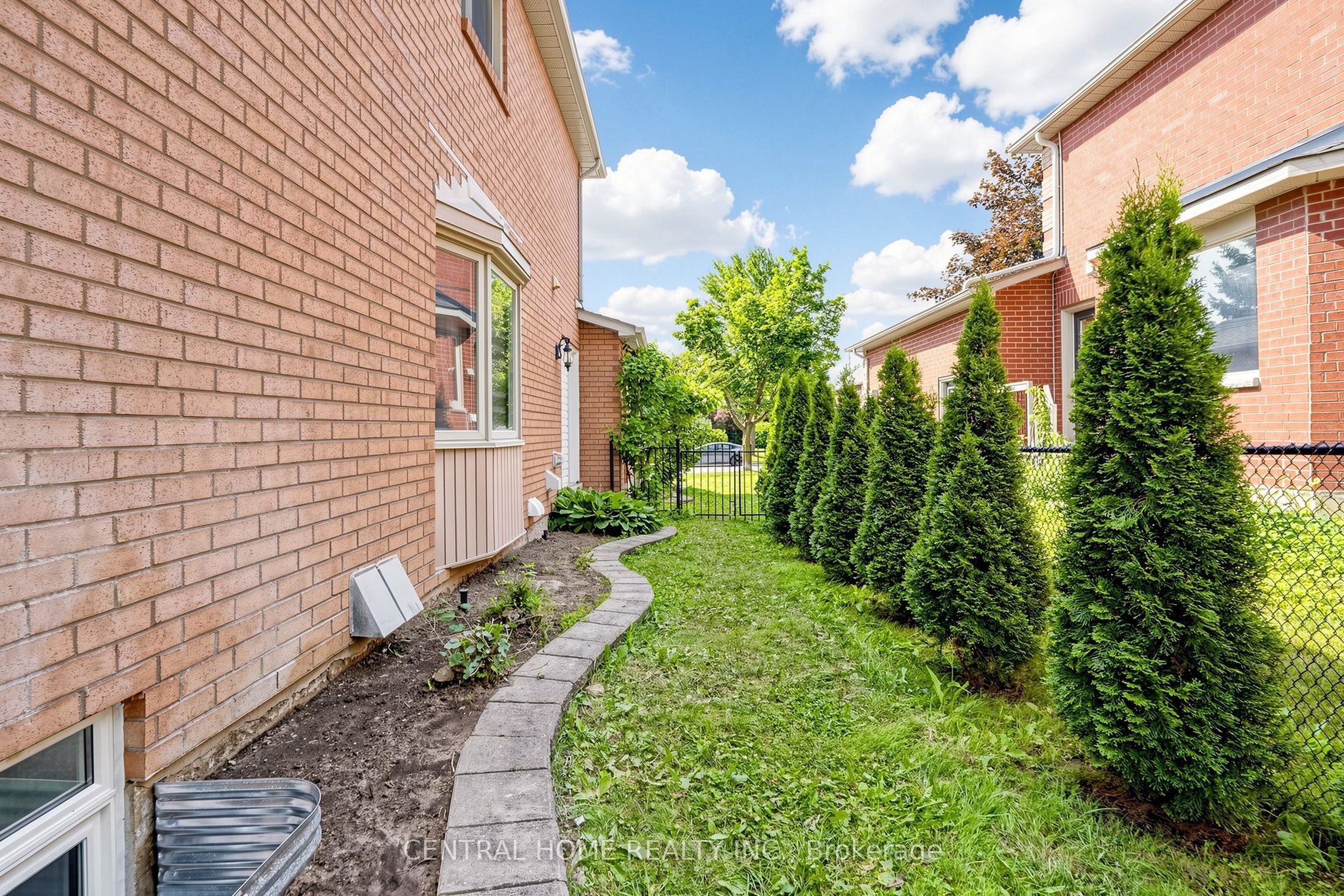 307 Alex Doner Drive BASEMENT UNIT 2, Newmarket, ON L3X 1G5 photo 4