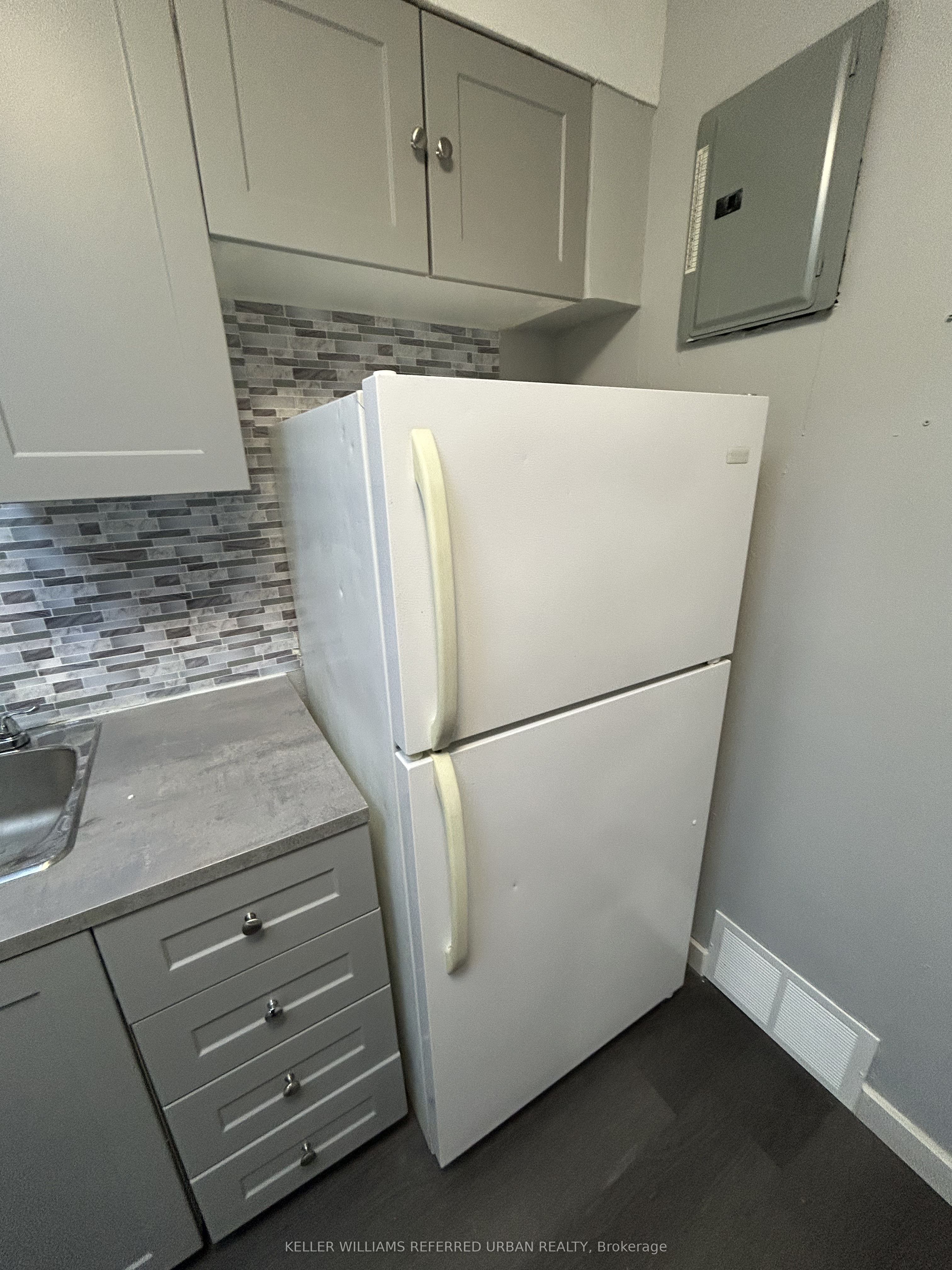 10140 Yonge Street 5, Richmond Hill, ON L4C 1T6 photo 4