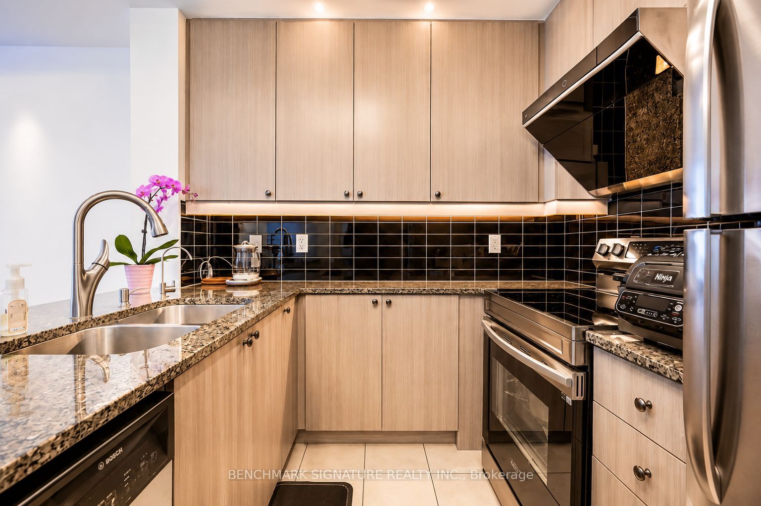 8110 Birchmount Road 315E, Markham, ON L6G 0E3 photo 3