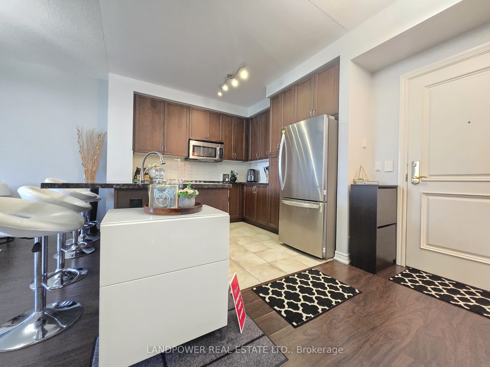 9245 Jane Street 208, Vaughan, ON L6A 0J9 photo 3