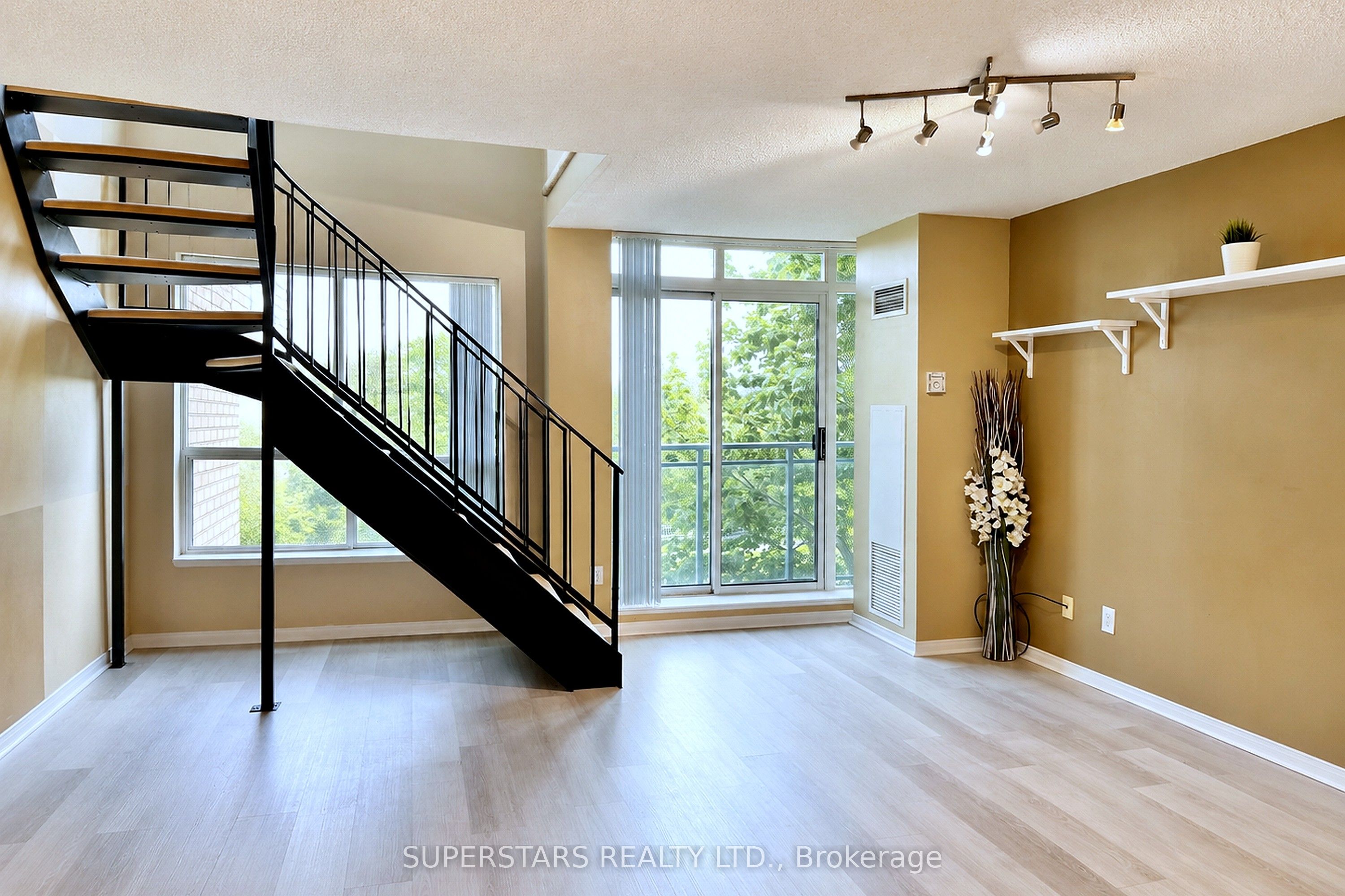 51 Baffin Court 502, Richmond Hill, ON L4B 4P6