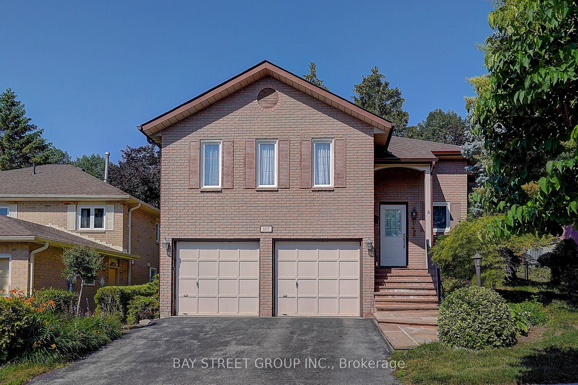 107 Crawford Rose Drive, Aurora, ON L4G 4S1