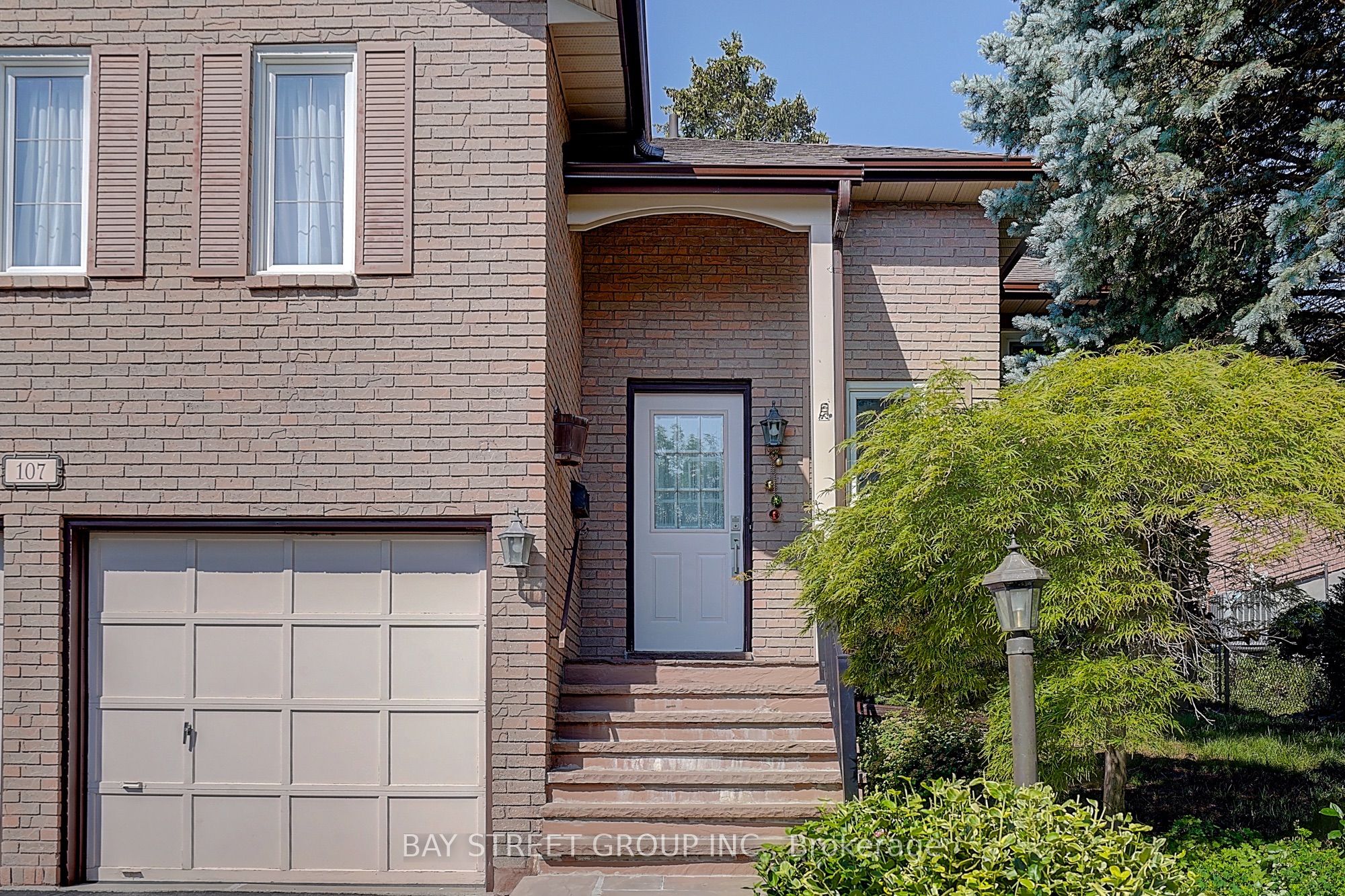 107 Crawford Rose Drive, Aurora, ON L4G 4S1 photo 2
