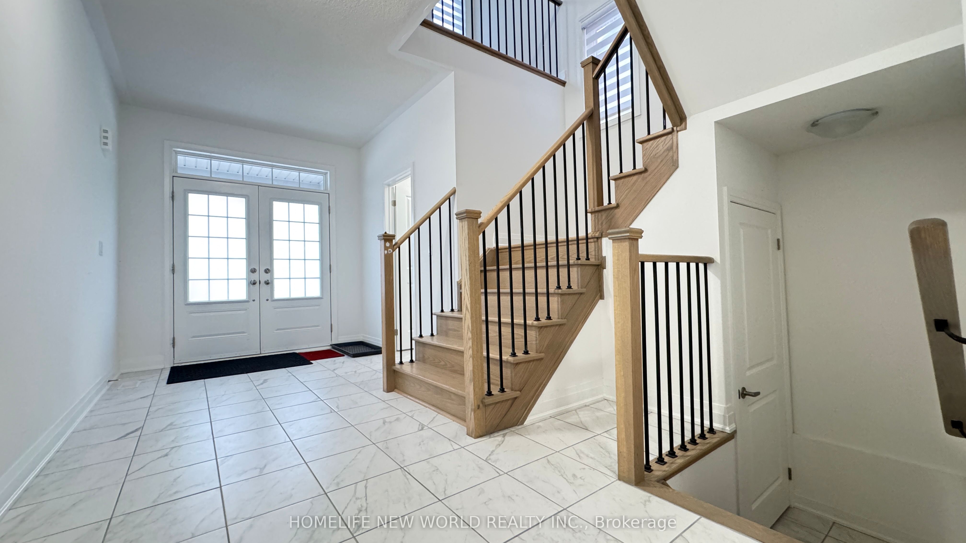33 Marlene Johnston Drive, East Gwillimbury, ON L9N 0W7 photo 3