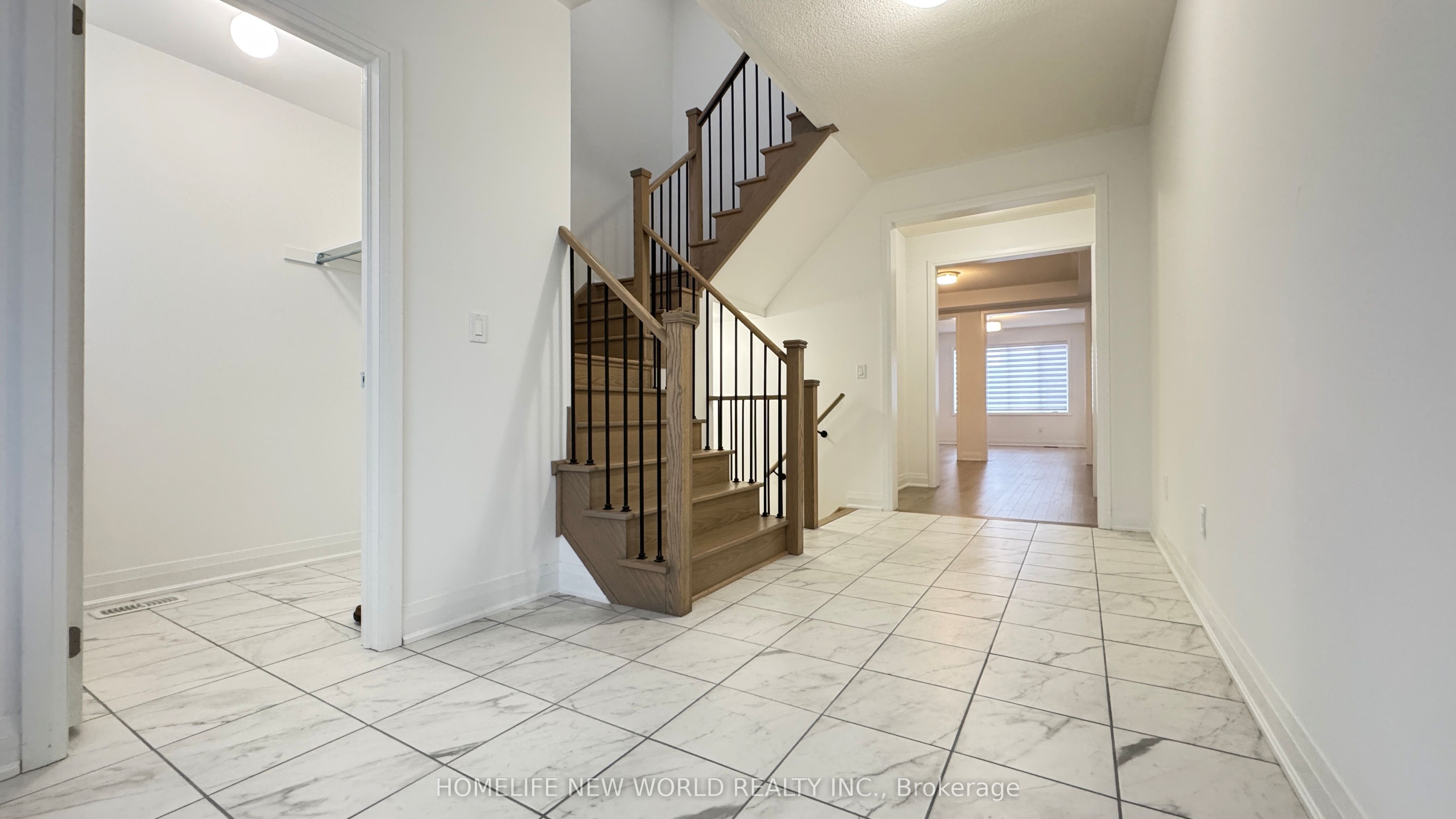 33 Marlene Johnston Drive, East Gwillimbury, ON L9N 0W7 photo 4