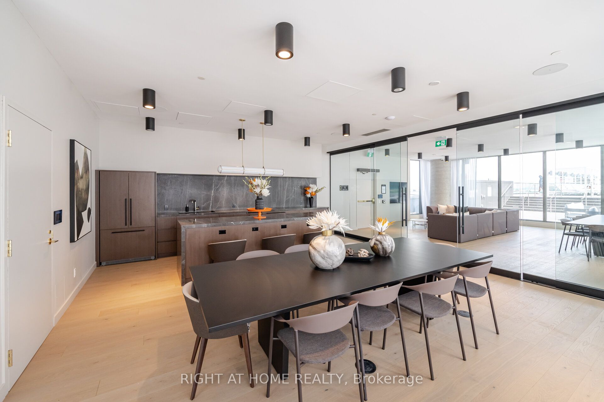 7890 Jane Street 508, Vaughan, ON L4K 0K9 photo 3
