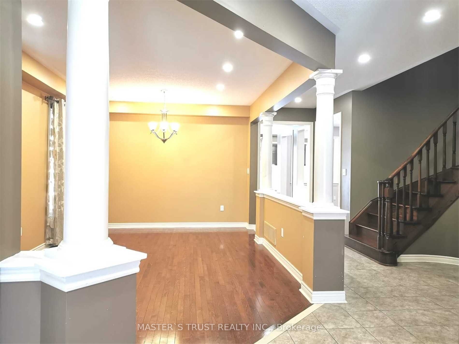 213 River Ridge Boulevard, Aurora, ON L4G 7T7 photo 3