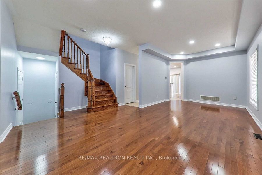 46 Blue Meadow Court, Markham, ON L6B 0H9 photo 3