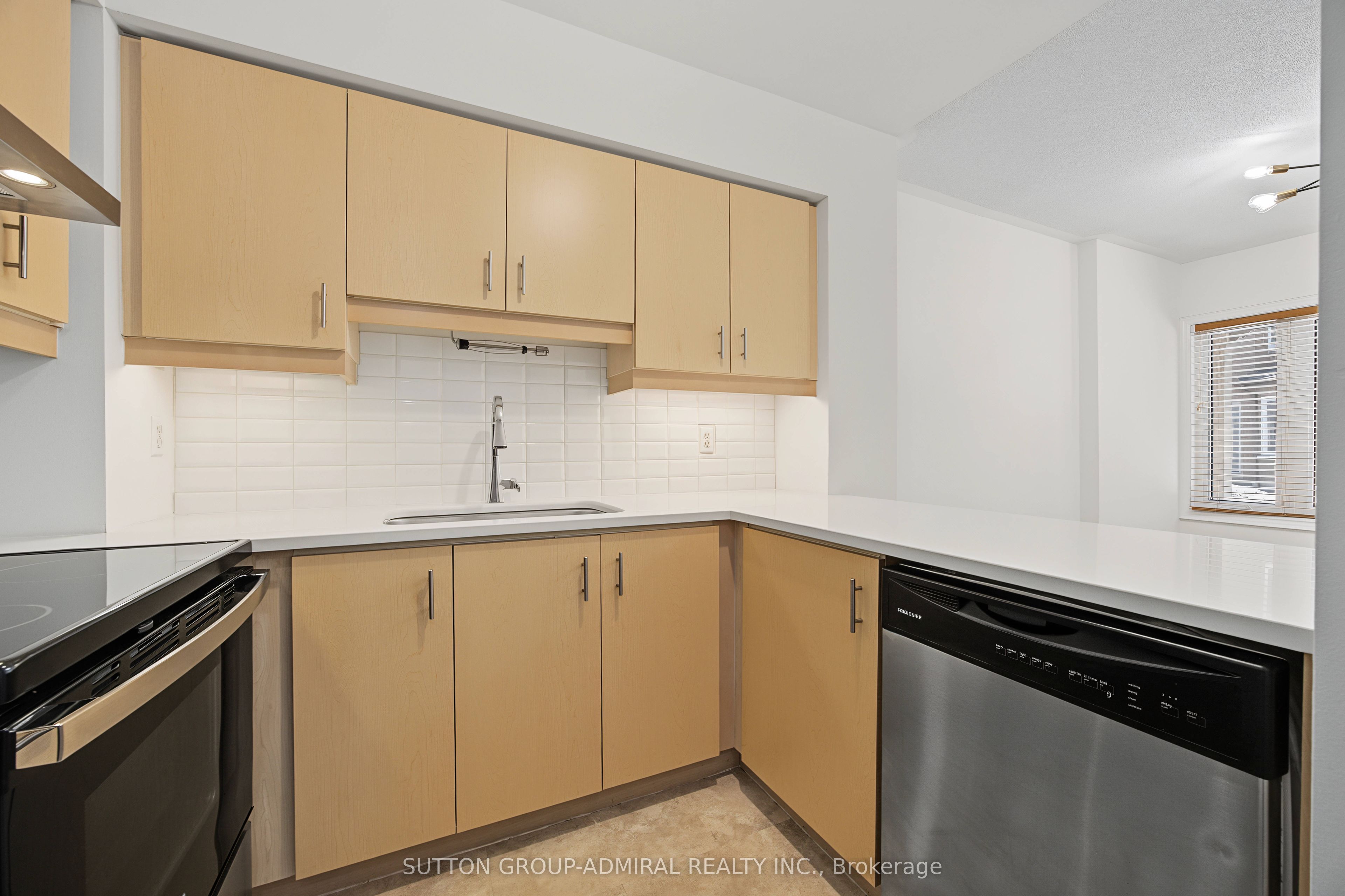 735 New Westminster Drive 56, Vaughan, ON L4J 7Y9 photo 4