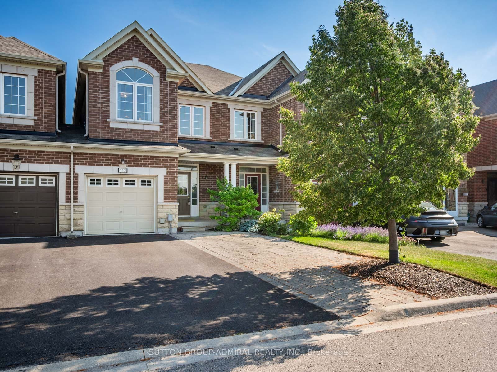 119 Walter Sinclair Court, Richmond Hill, ON L4E 0X4 photo 3