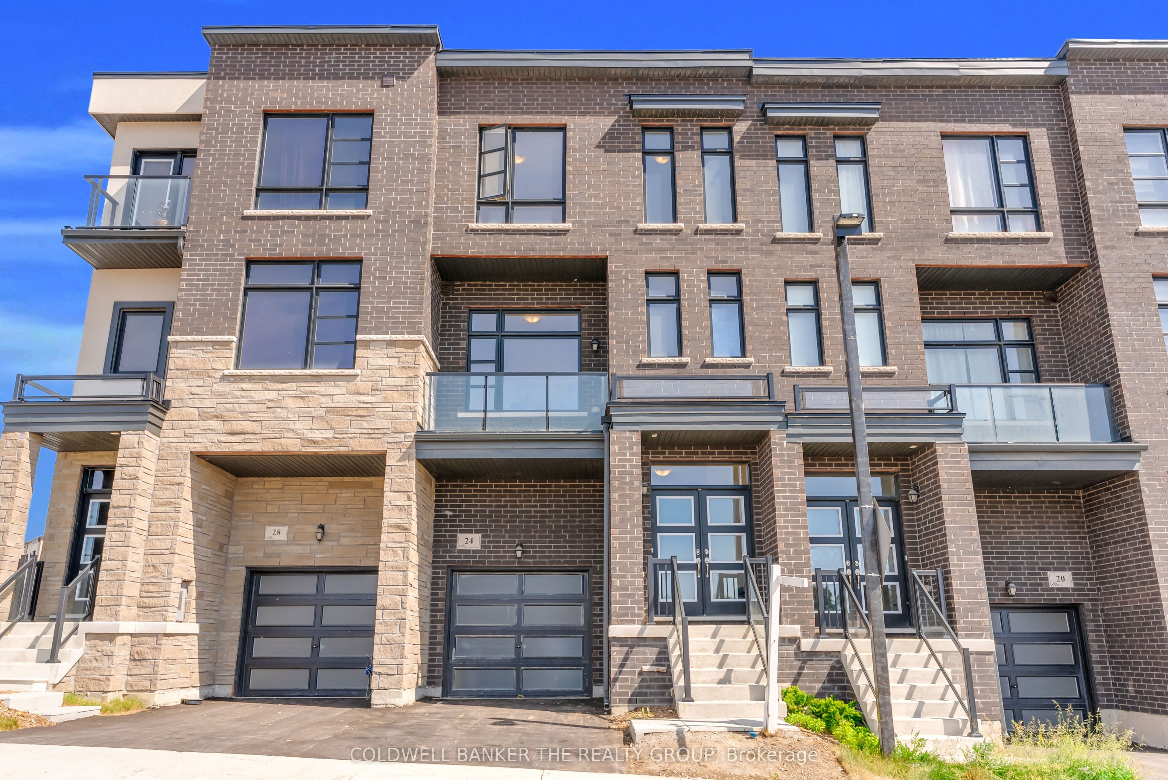 24 Wascana Road, Vaughan, ON L4H 5H1 photo 2