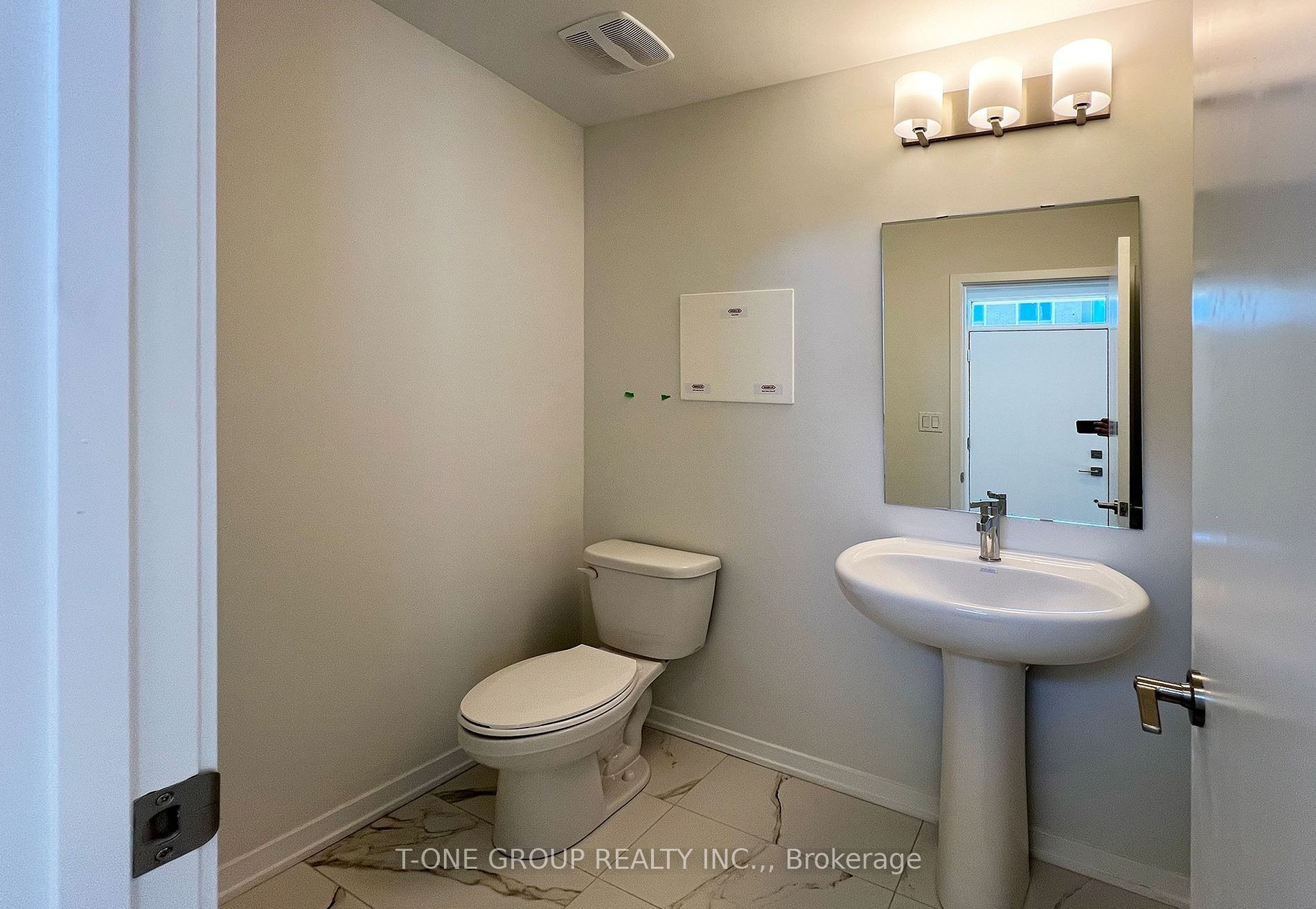 90 Honeycrisp Crescent TH 362, Vaughan, ON L4K 0N7