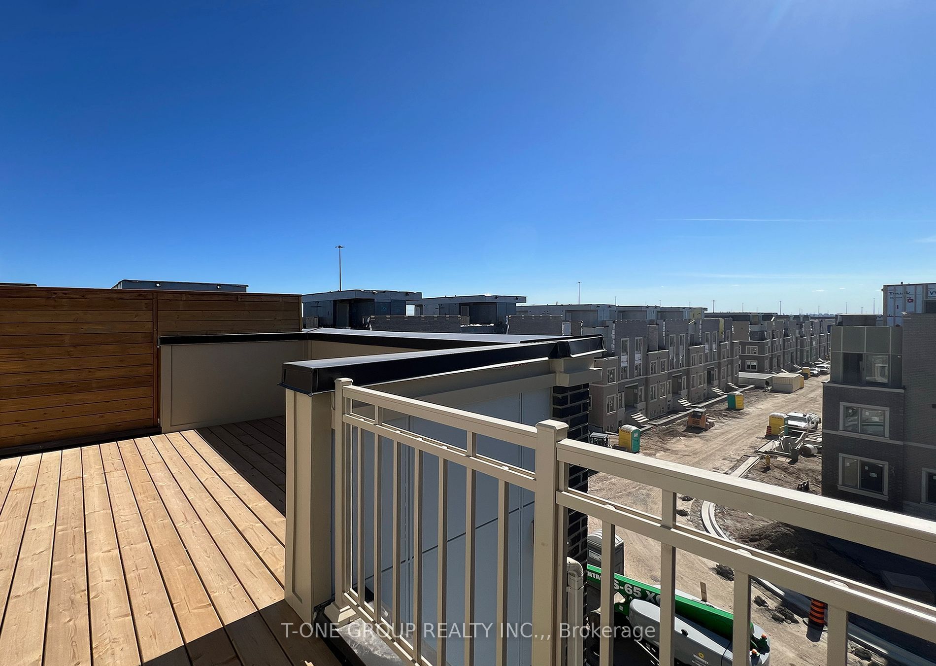 90 Honeycrisp Crescent TH 362, Vaughan, ON L4K 0N7 photo 2