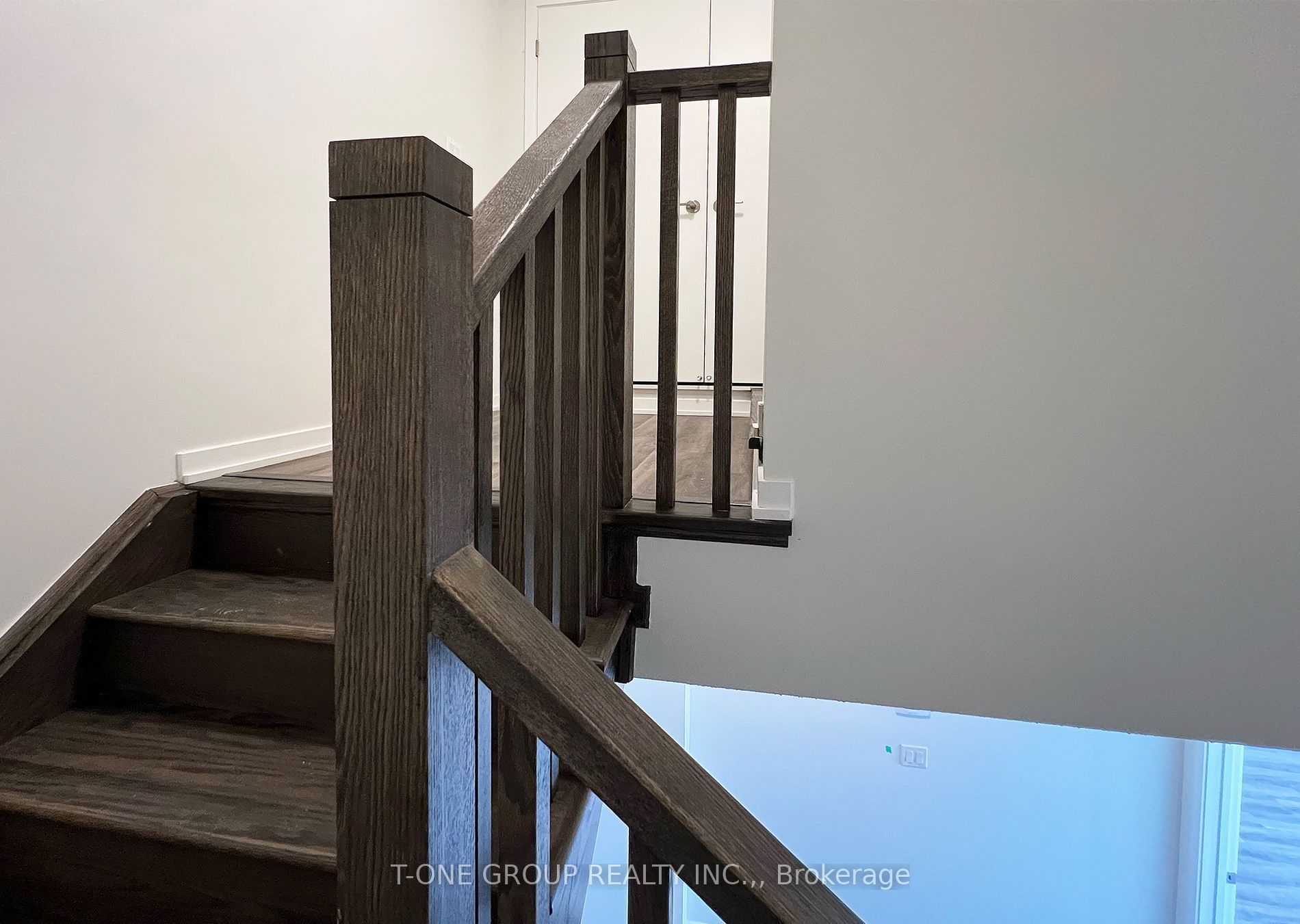 90 Honeycrisp Crescent TH 362, Vaughan, ON L4K 0N7 photo 4